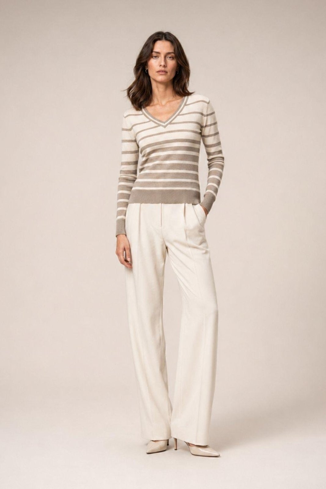 Blusa Decote V Retilínea Carlota Costa Bege