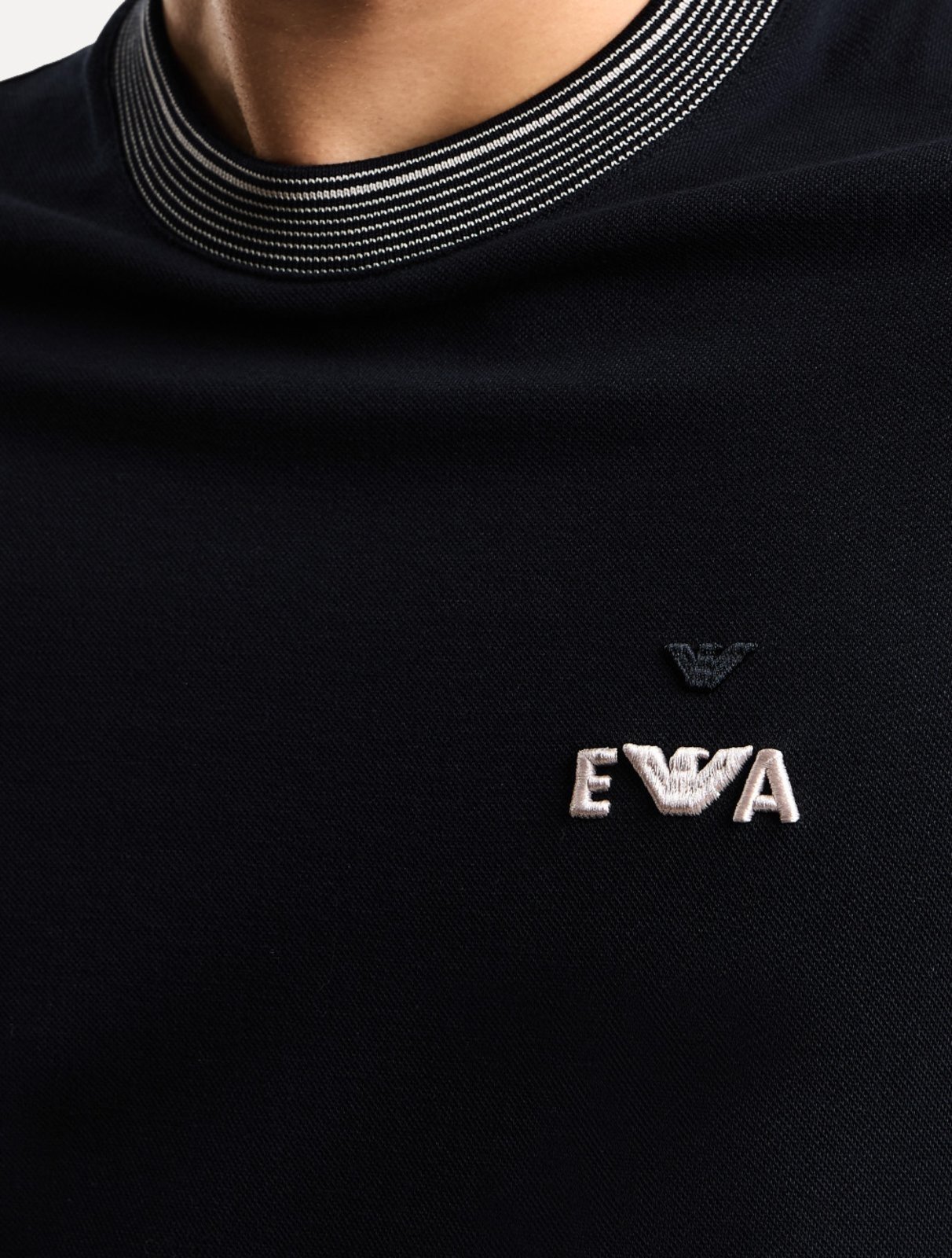 Vista 3 Camiseta Empório Armani Masculina Pique Light Logo EA Bordado Armani Exchange azul marinho Armani Exchange azul marinho