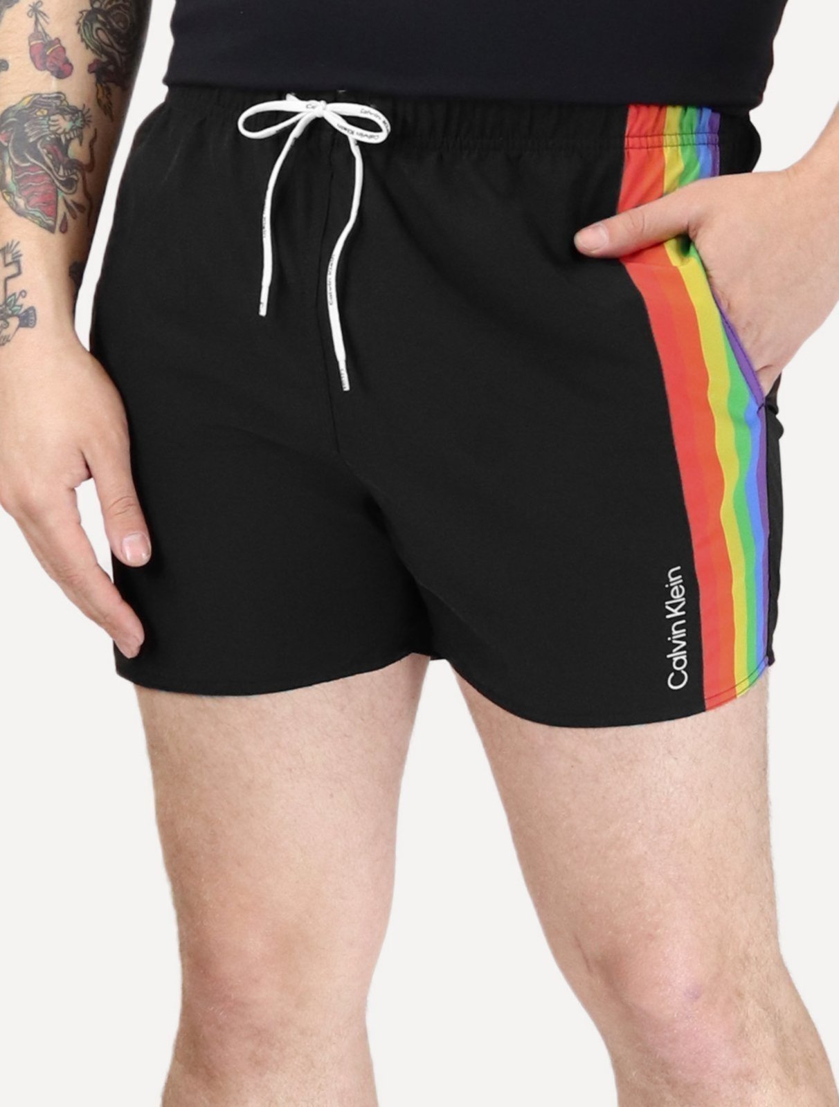 Short Calvin Klein Swimwear Masculino D Água Pride Colors Preto