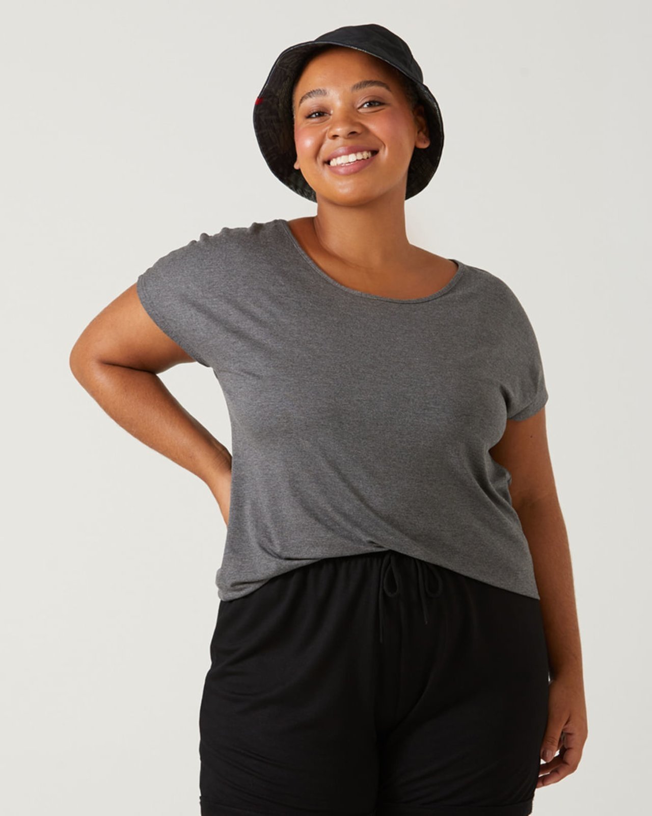 Vista 2 Blusa Básica Feminina Plus Size Manga Japonesa Em Viscose Stretch MALWEE PLUS vermelho MALWEE PLUS vermelho