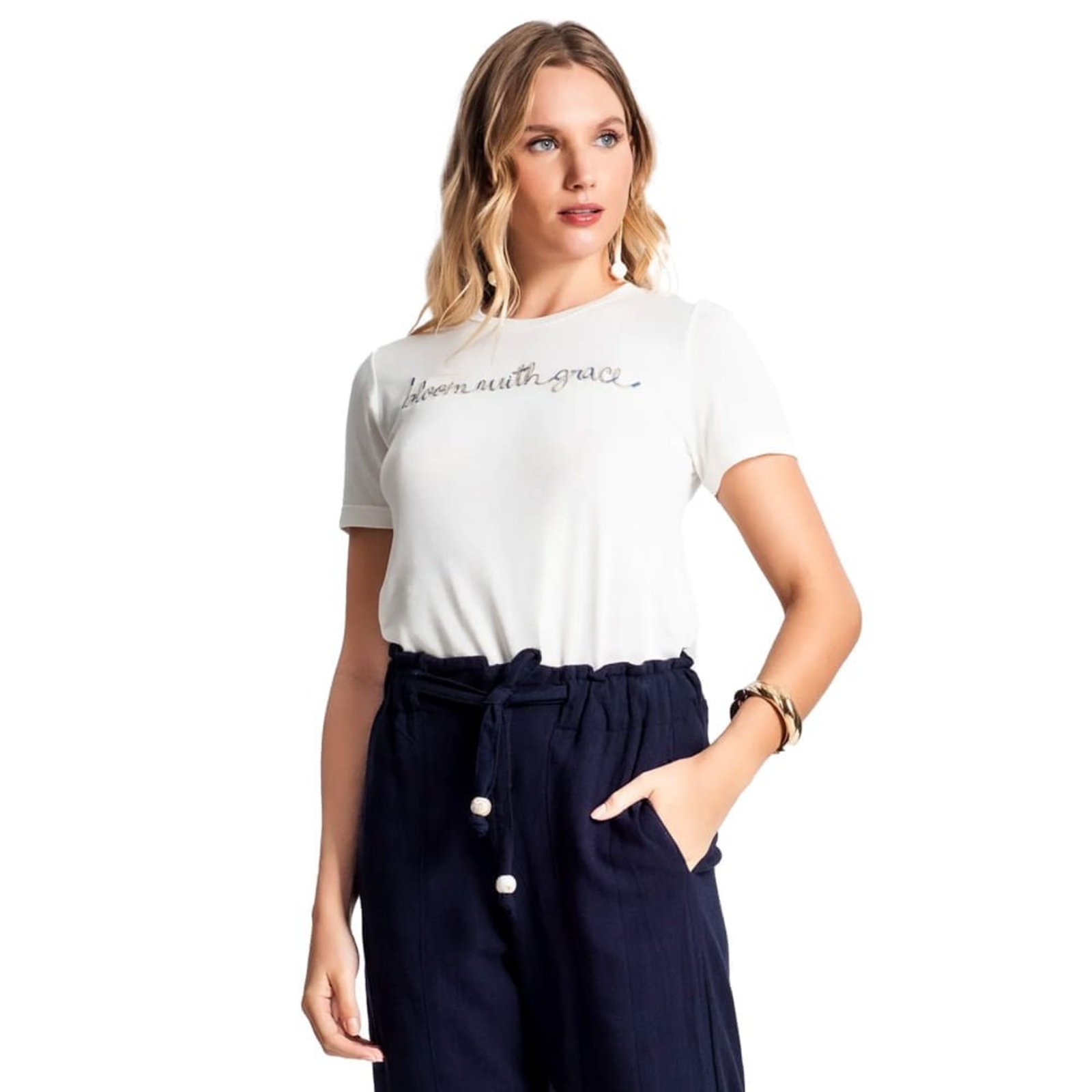 Camiseta Feminina Rovitex Endless com Bordado Bloom Off White