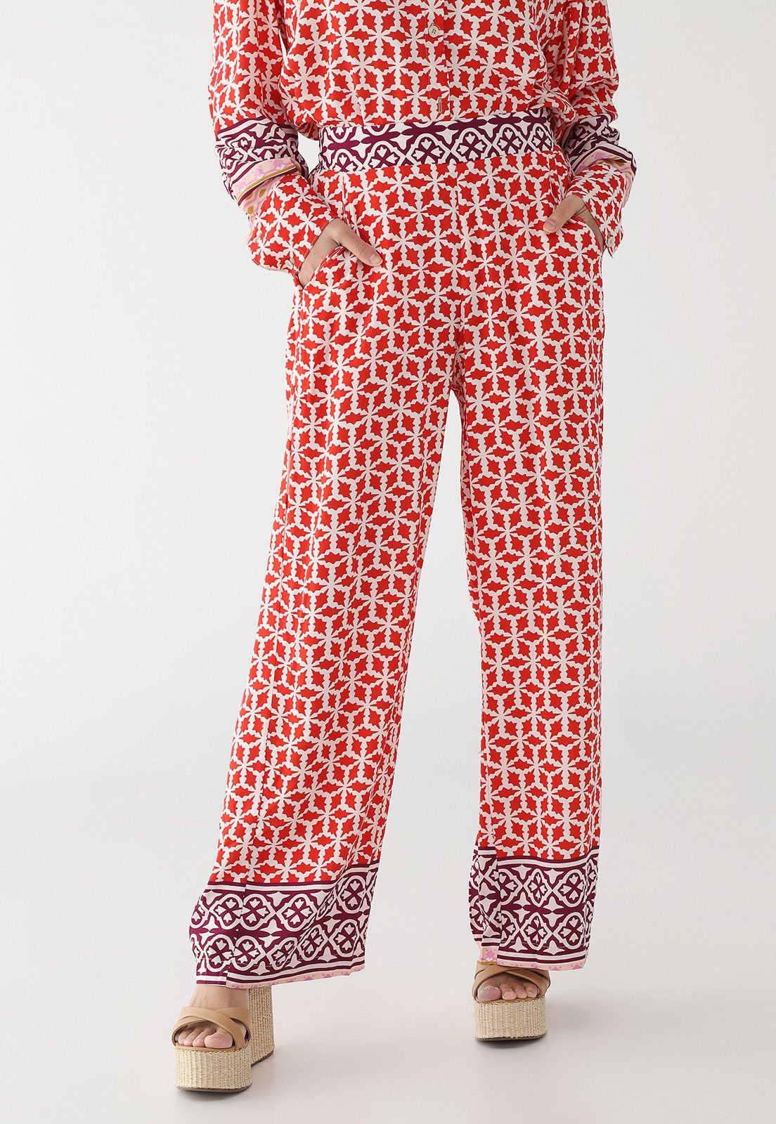 Calça Pantalona Feminina CaCay Estampa Geométrica Vermelha