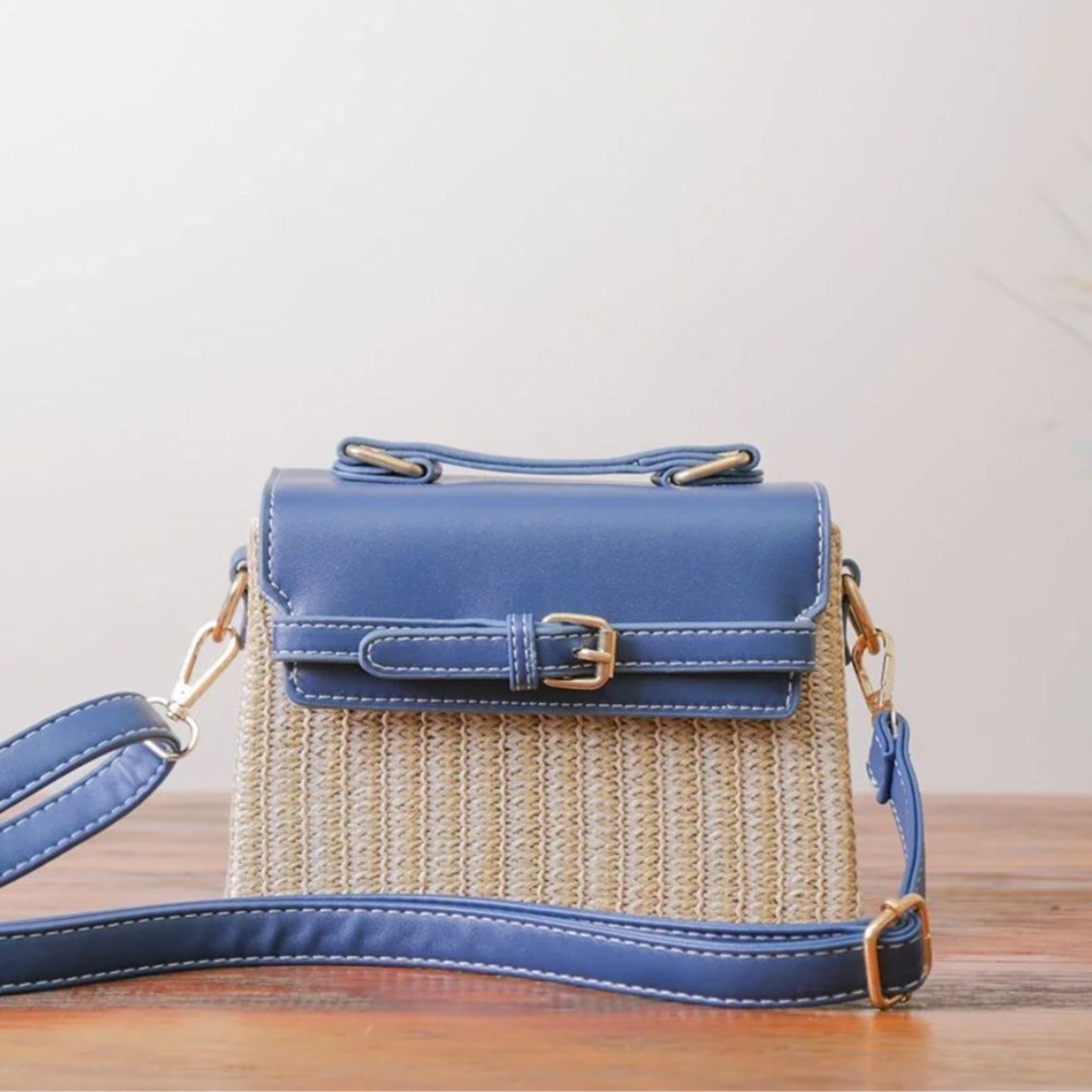BOLSA DE PRAIA EM PALHA ESTRUTURADA C/ ALÇA – COZUMEL – Azul – MELLOW BRAZIL