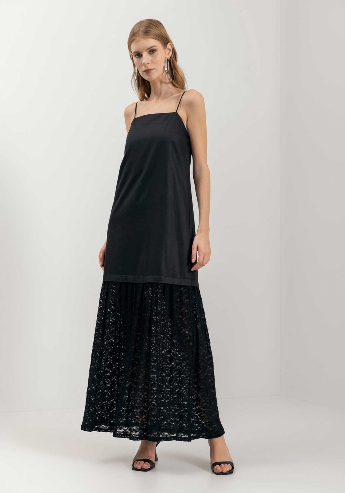 Vista 2 Vestido Longo De Alças Com Barra Rendada Lez a Lez poás