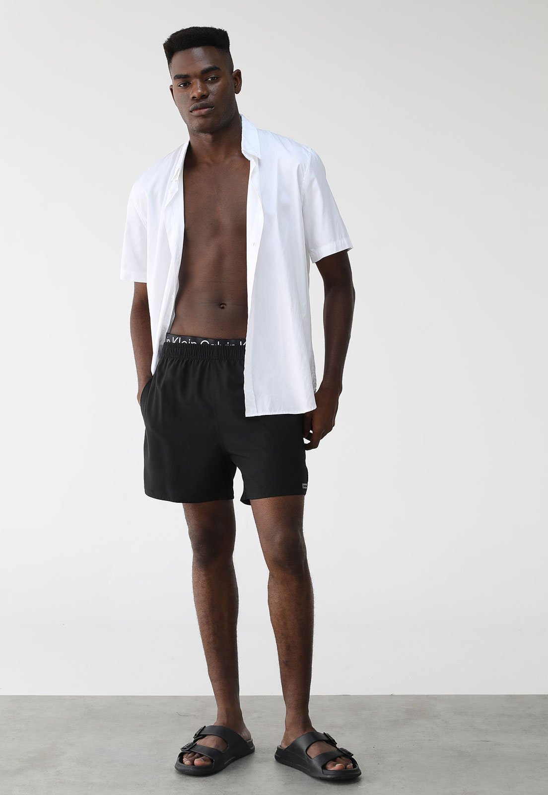 Vista 3 Short Calvin Klein Jeans Reto Logo Preta preto Calvin Klein Jeans preto
