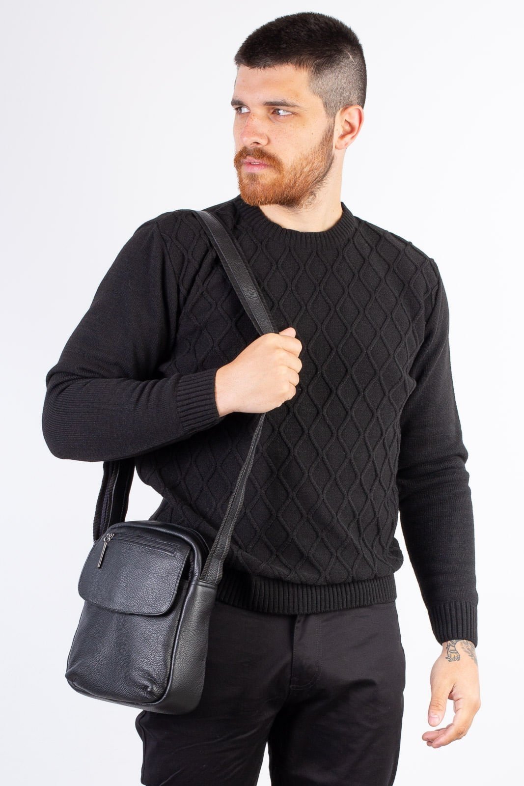 Bolsa tiracolo de couro Yuri - Preta