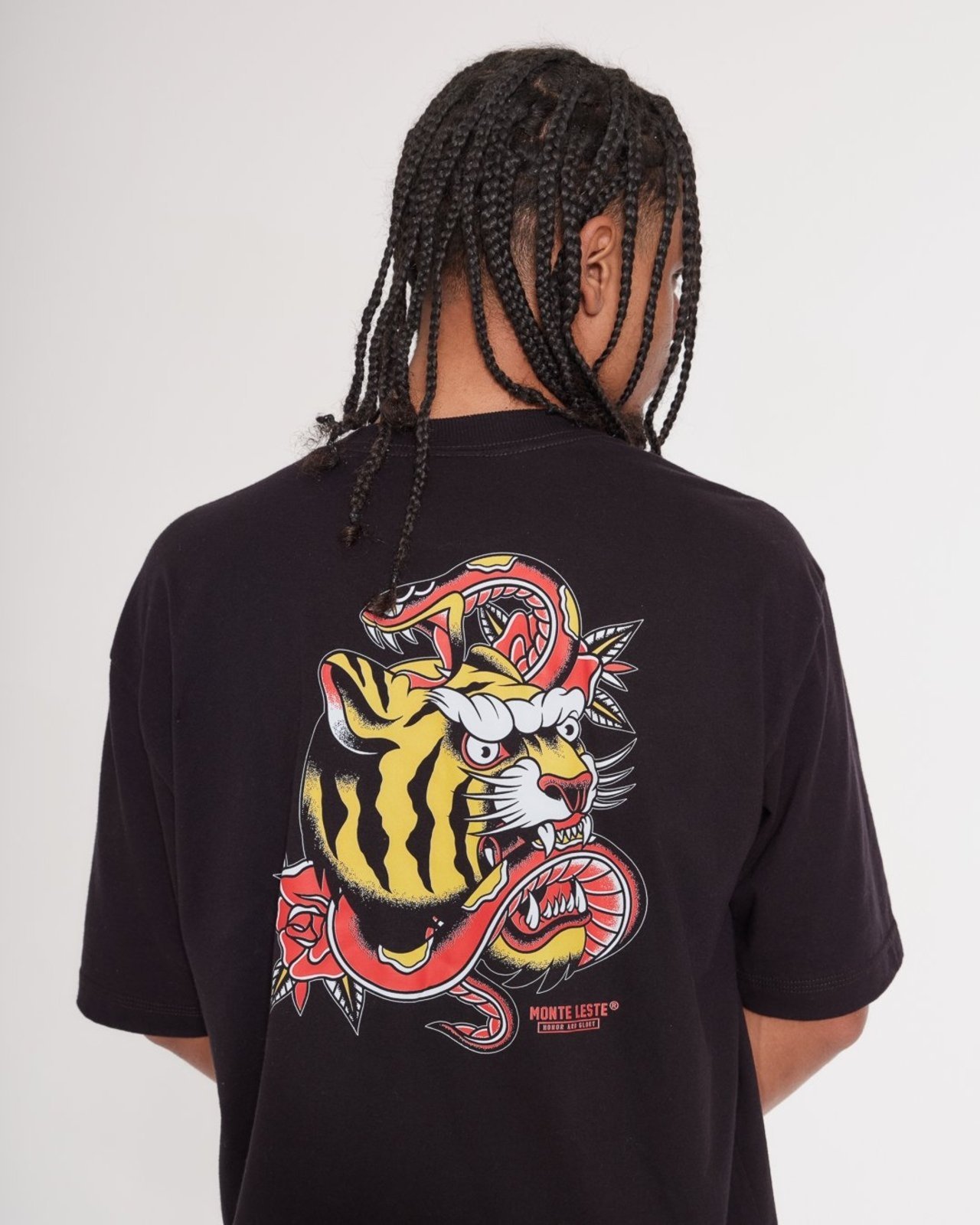 Camiseta Oversized Estampada Honor