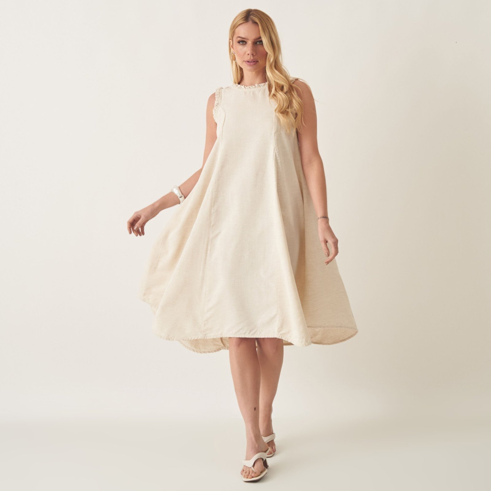 Vestido Midi Linho com Babadinhos