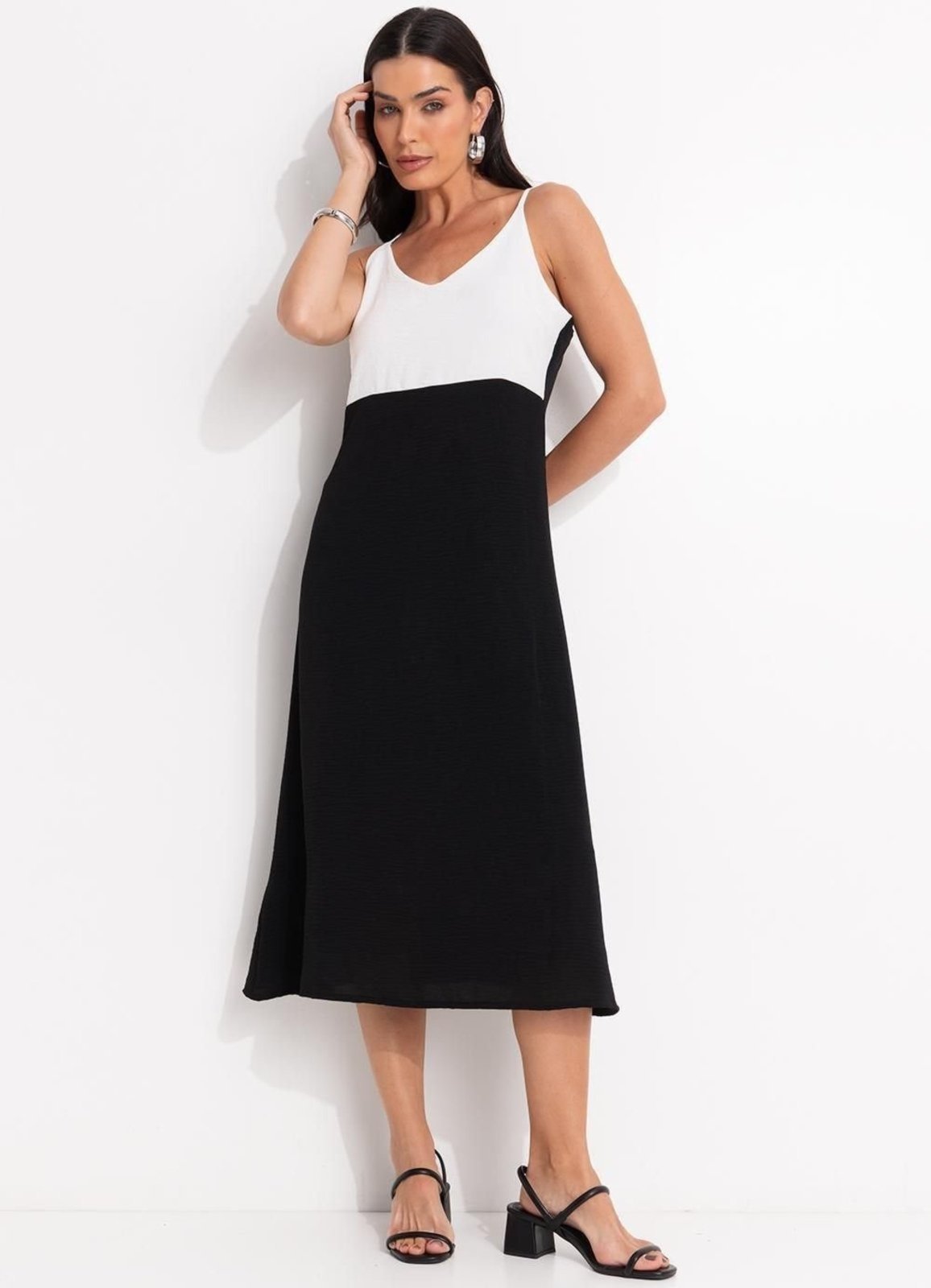 Vestido Em Crepe Plano Preto Quintess