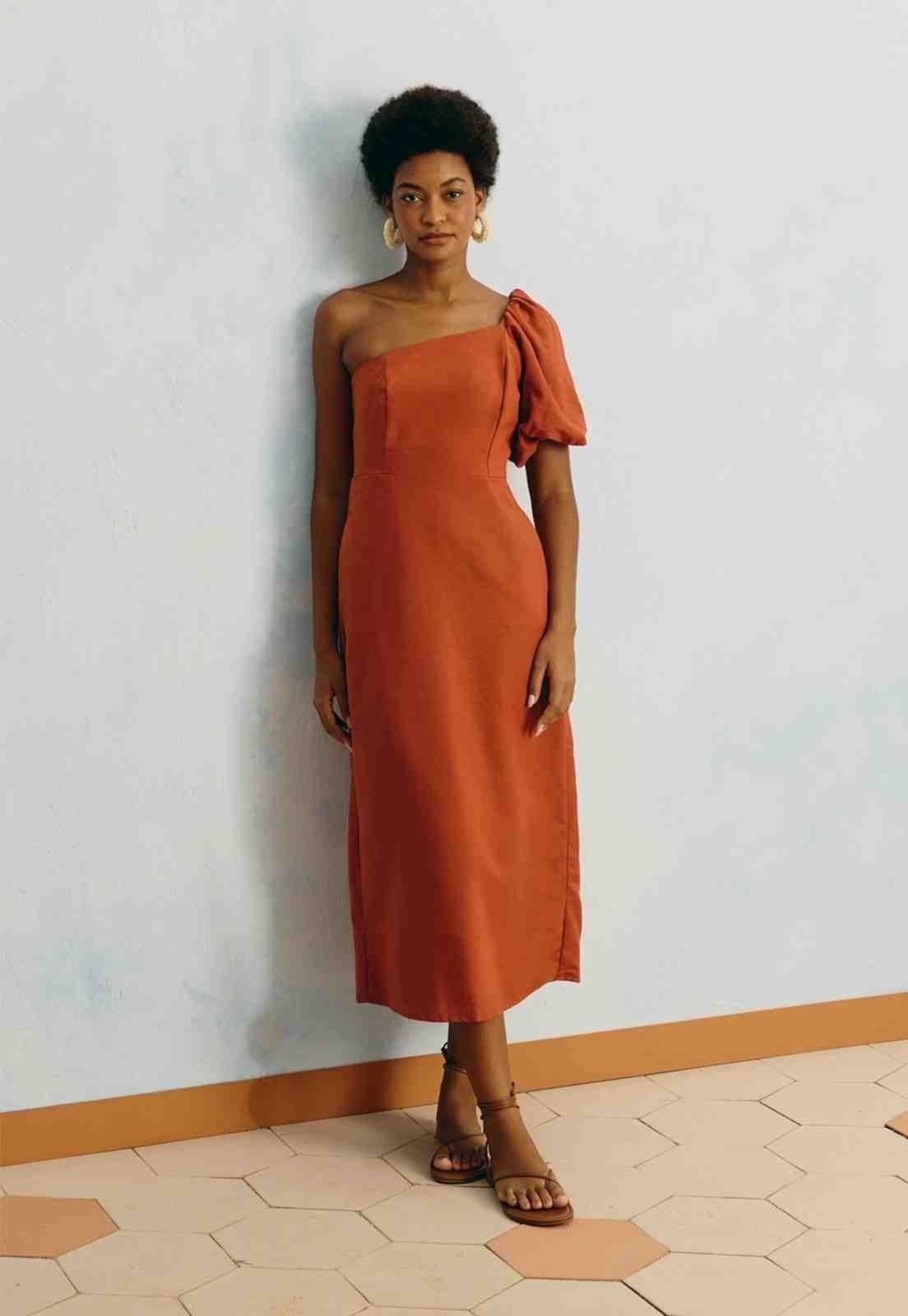 Vestido Midi Liso Um Ombro Só Manga Bufante Laranja