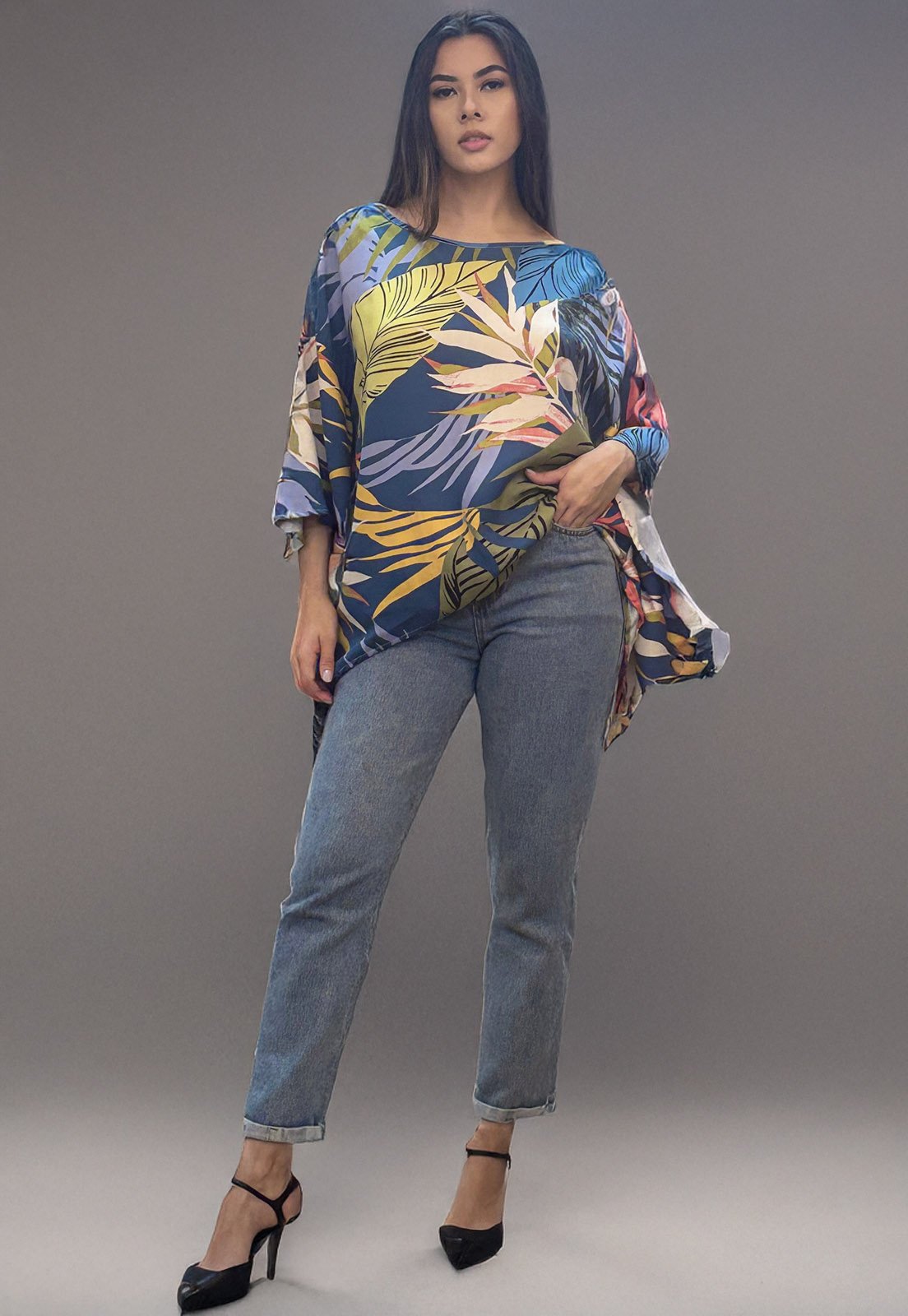Blusa Poncho Baguari Amplo Amazonia Vital Estampa Brisa Botânica