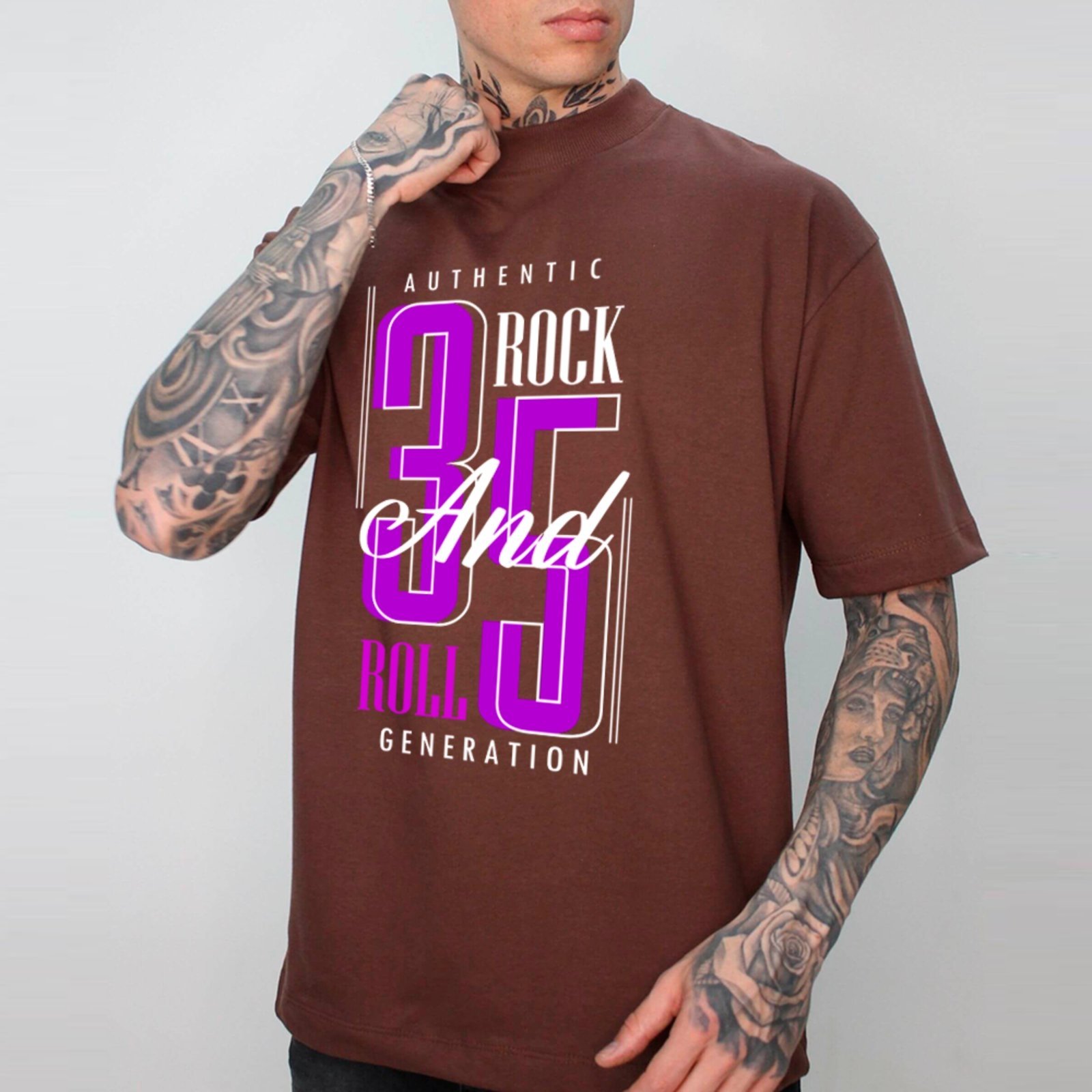 Camiseta Ousy Streetwear Authentic Rock and Roll Generation 35 Oversized Unissex Marrom