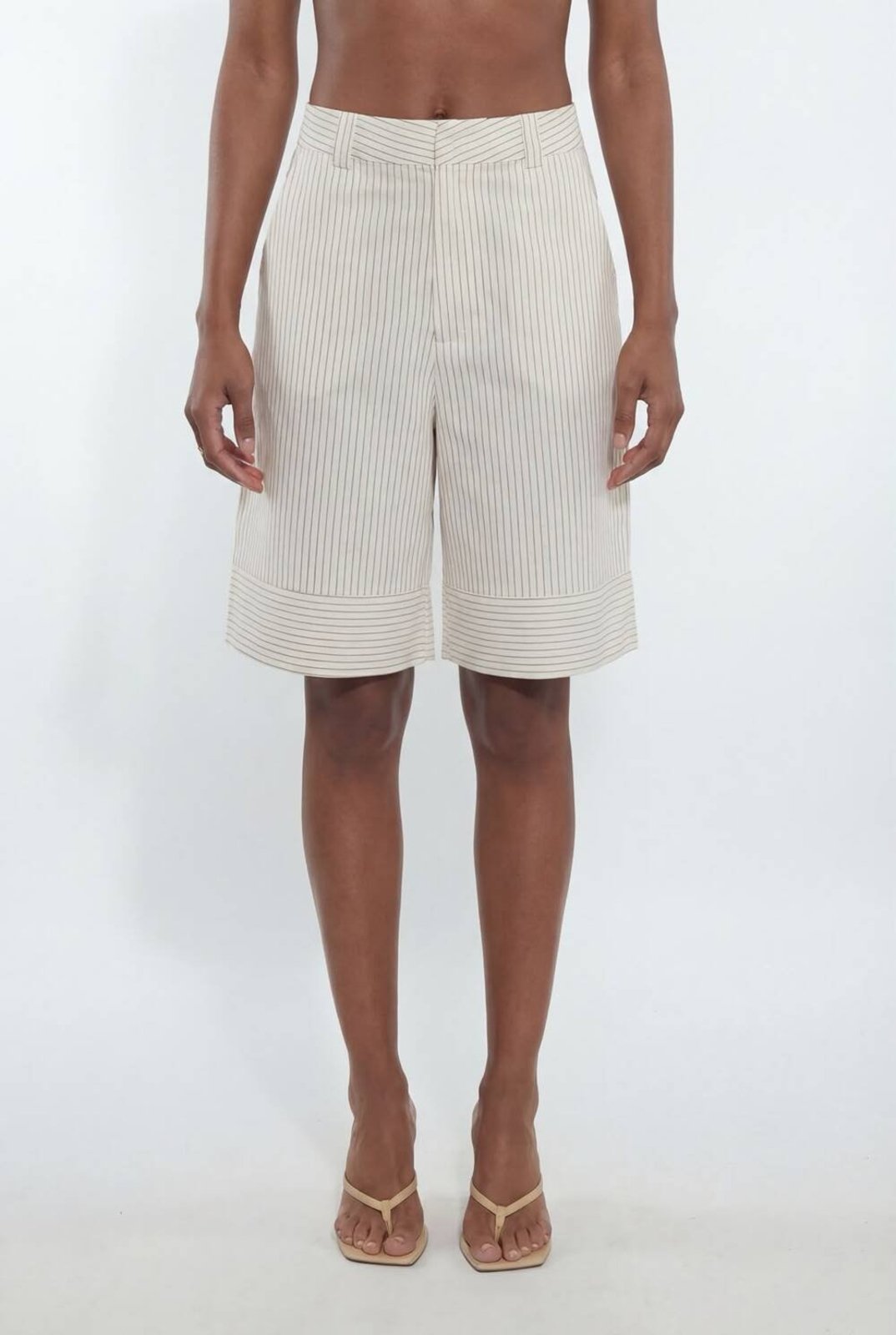 Bermuda Alfaiataria Comfort Listrado Colcci CLC Bege Listrado