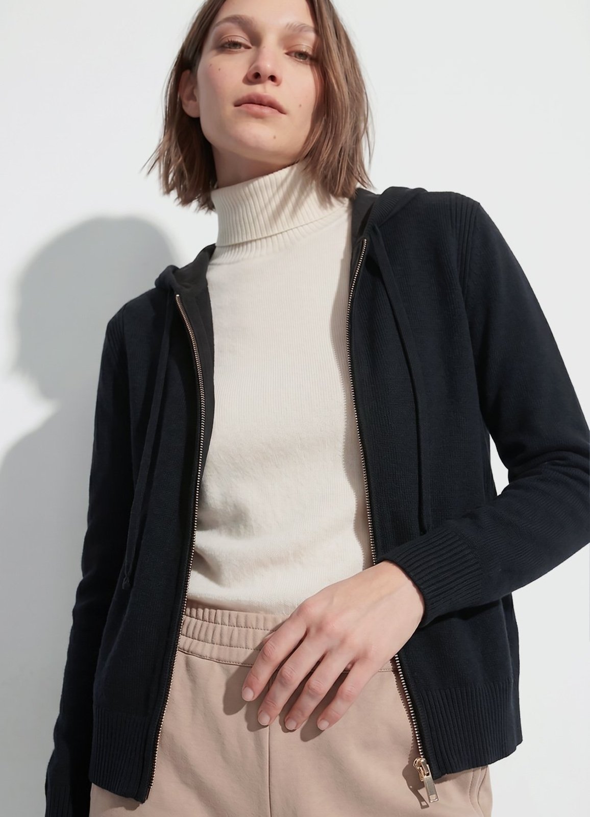 Jaqueta de Tricot com Capuz Preto em Viscose Macia Modal Sob
