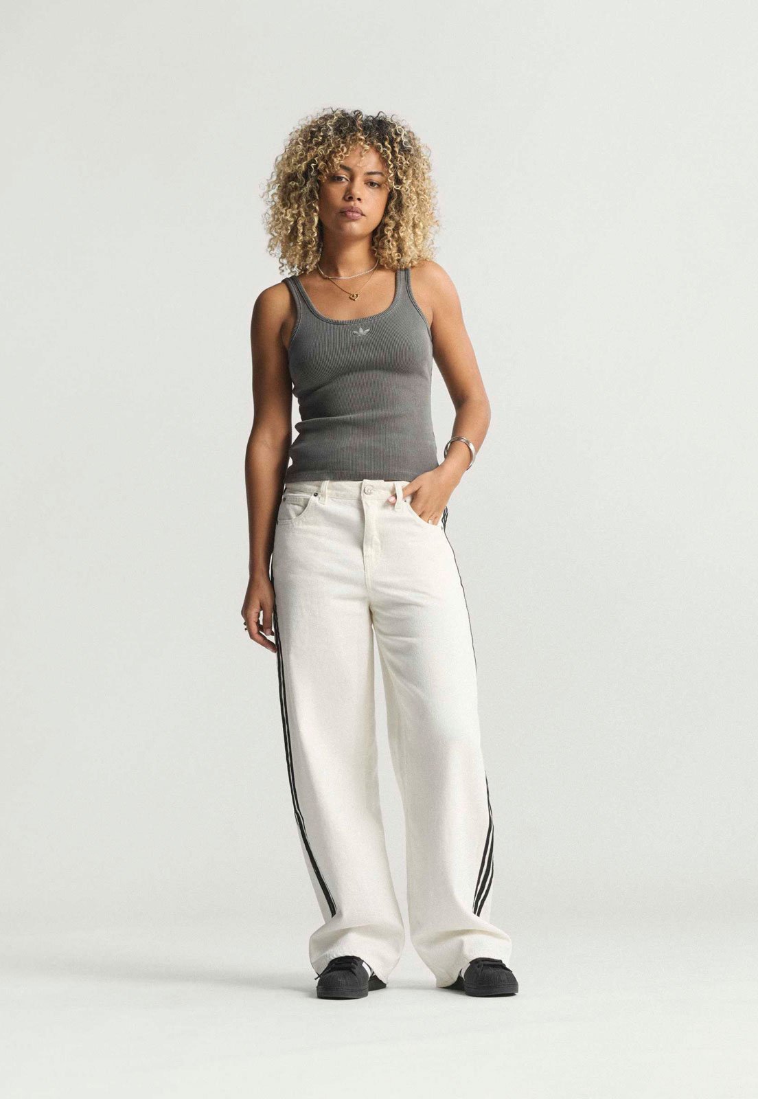 Calça Feminina adidas Originals Pernas Amplas Branca