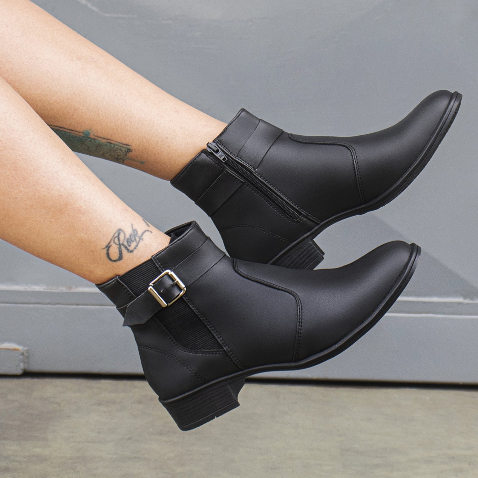 Bota Feminina Salto Baixo Coturno Cano Curto Com Fivela Ziper Lateral Preta