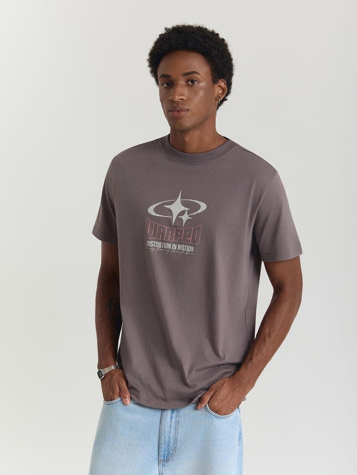 Camiseta algodão masculina comfort warped chumbo