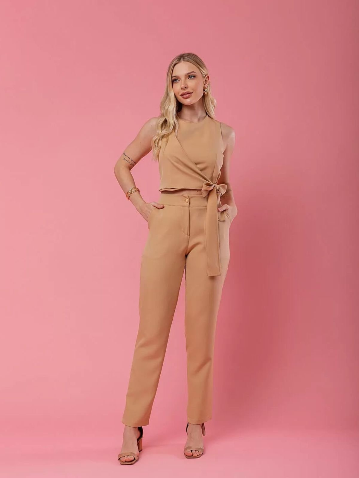 Calça Reta Alfaiataria Lily Daisy LS048 Bege