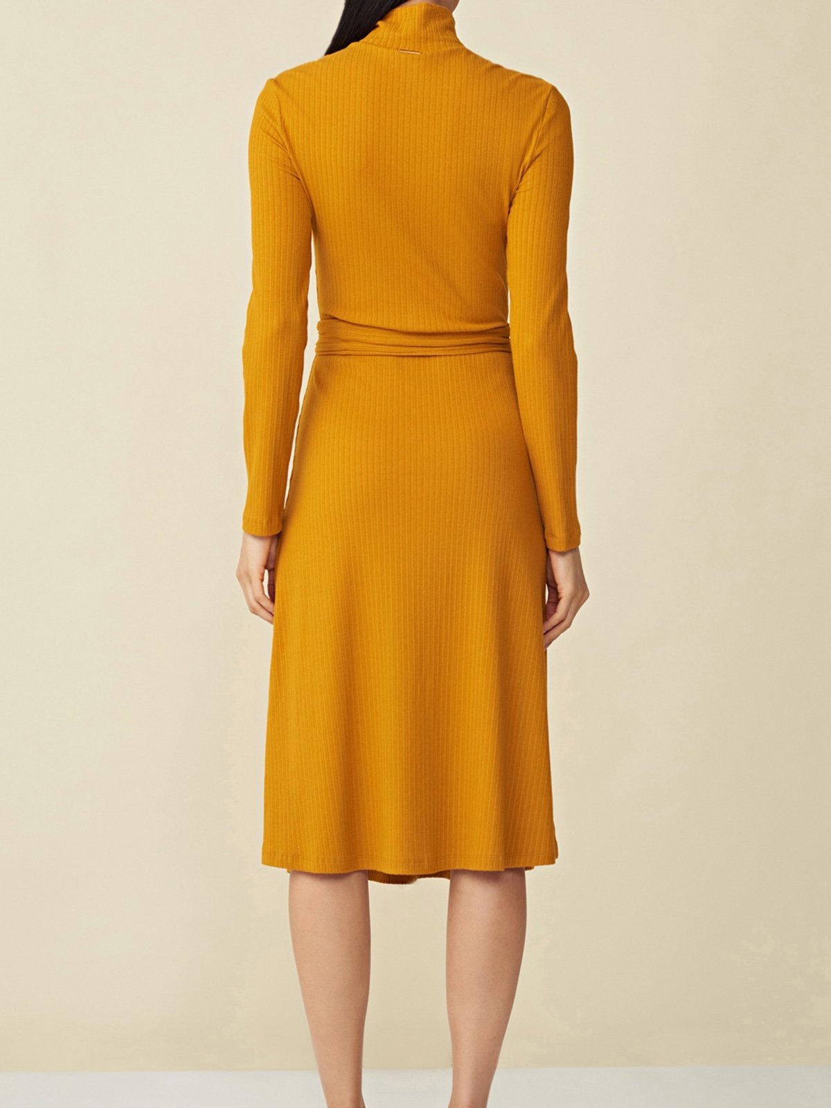 Vestido Maria Valentina Midi Gola Alta Com Faixa Amarelo