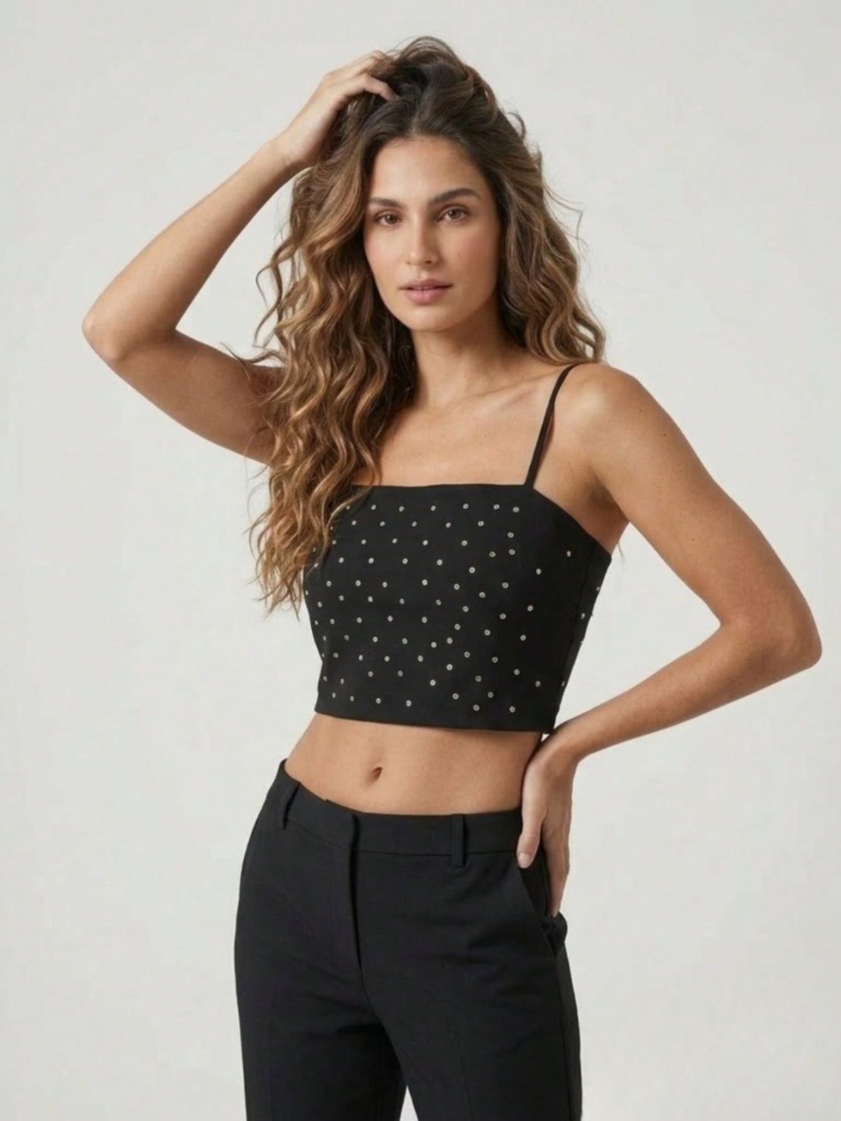 Cropped Jeans Preto Reto com Strass Dourado de Alcinha e Costas Nuas Brilho Top Reto Brilho Dourado