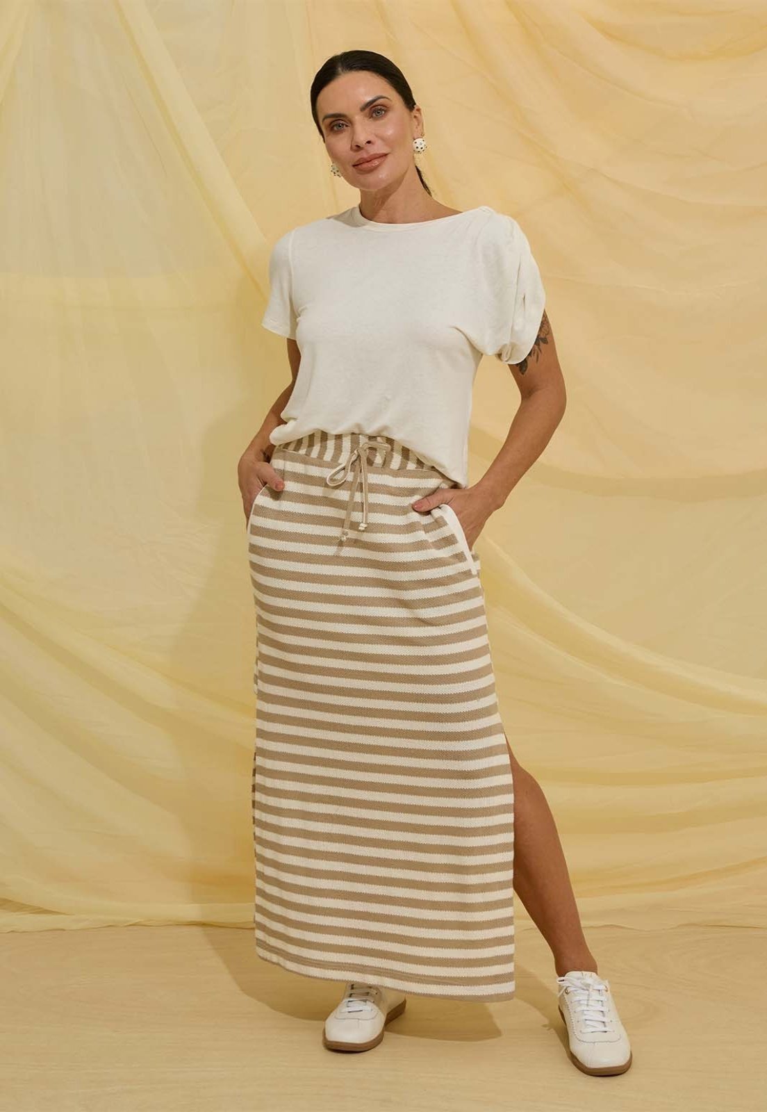 Conjunto Kímika de Saia Longa com Fenda e Blusa Caqui