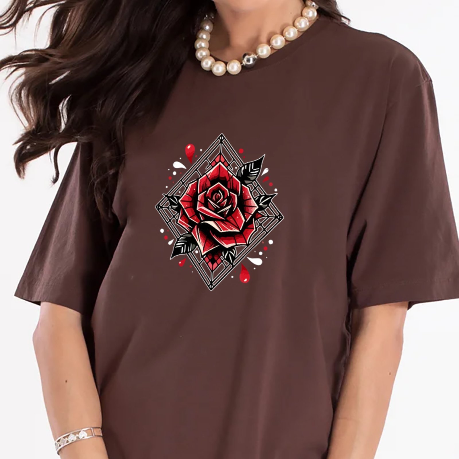 Camiseta Ousy Rosa Vermelha Detalhes Abstratos Oversized Unissex Marrom