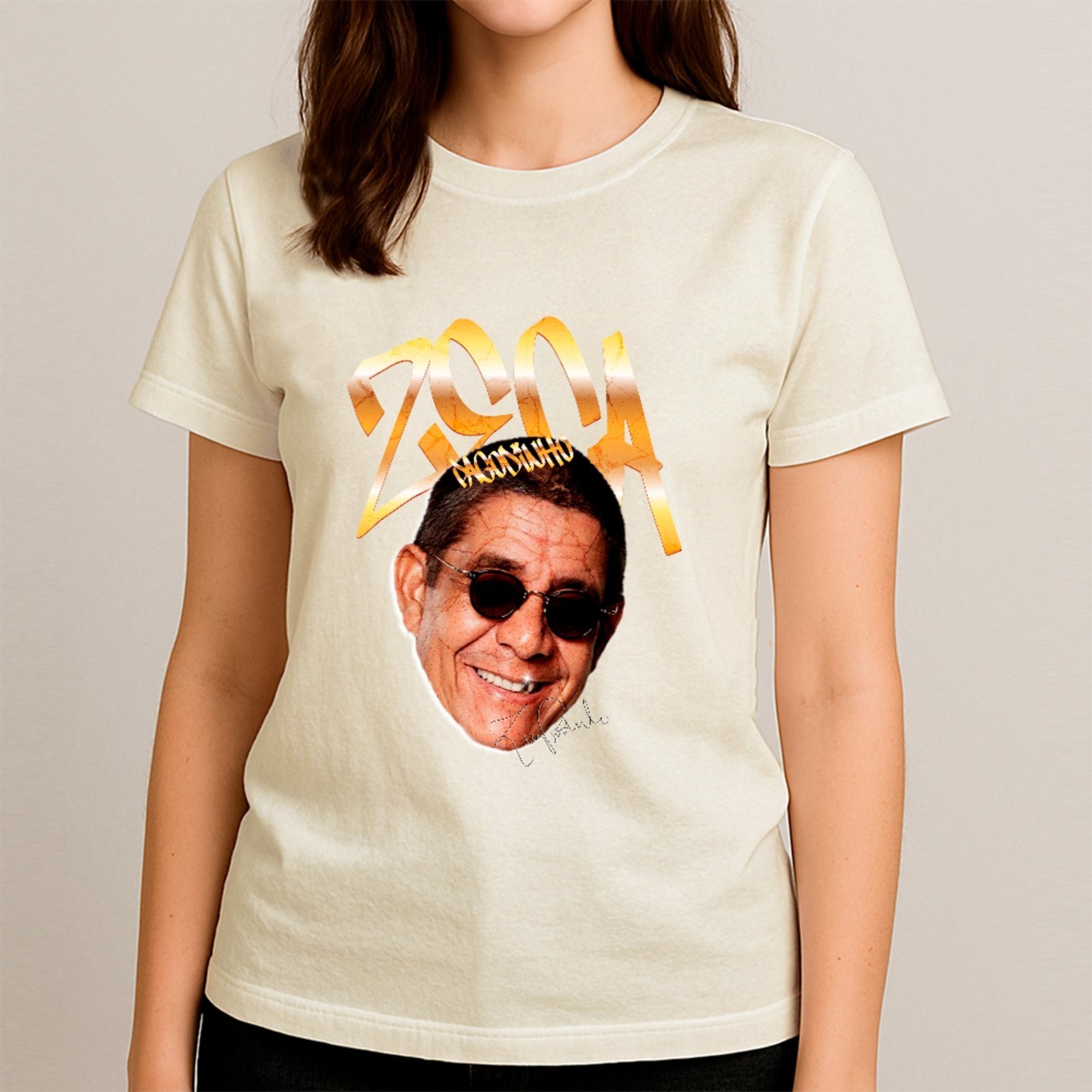 Vista 3 Camiseta Ousy Básica Zeca Pagodinho Clássico Samba Raiz Música Brasileira Unissex Off White off-white white ousy off-white white