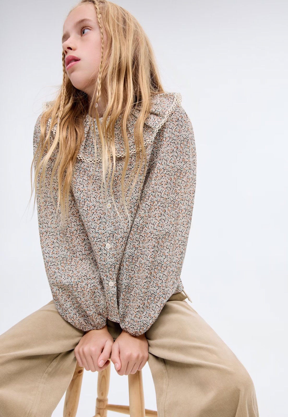 Infantil - Camisa MANGO Detalhe Renda Floral Bege