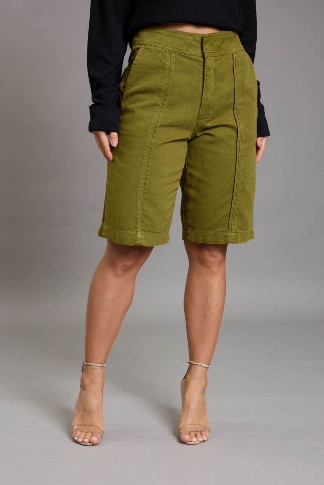 Bermuda Sarja Feminina Color Com Recortes Dialogo Jeans Verde