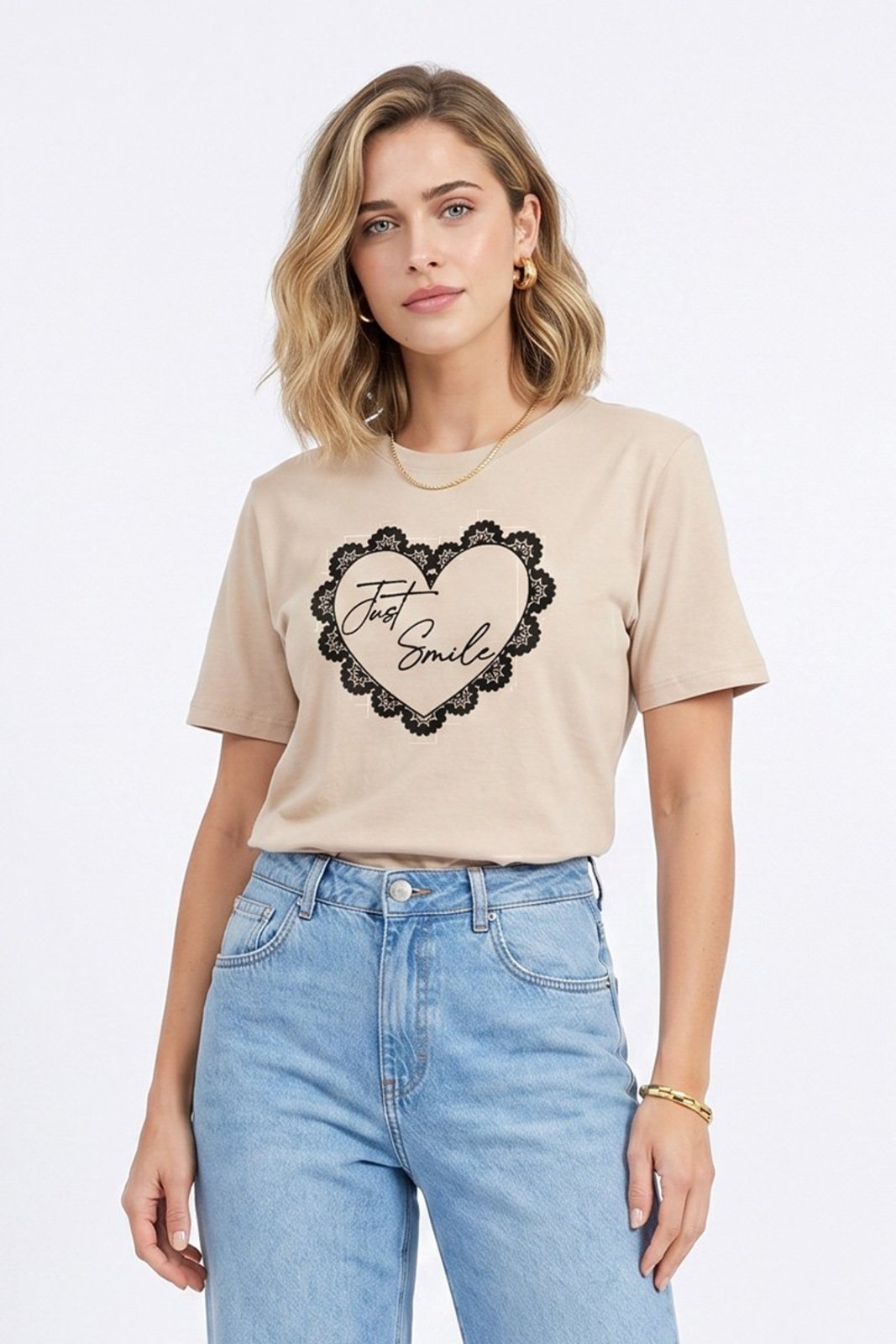 Camiseta Cianitas Chocolate Estampa Coração Rendado