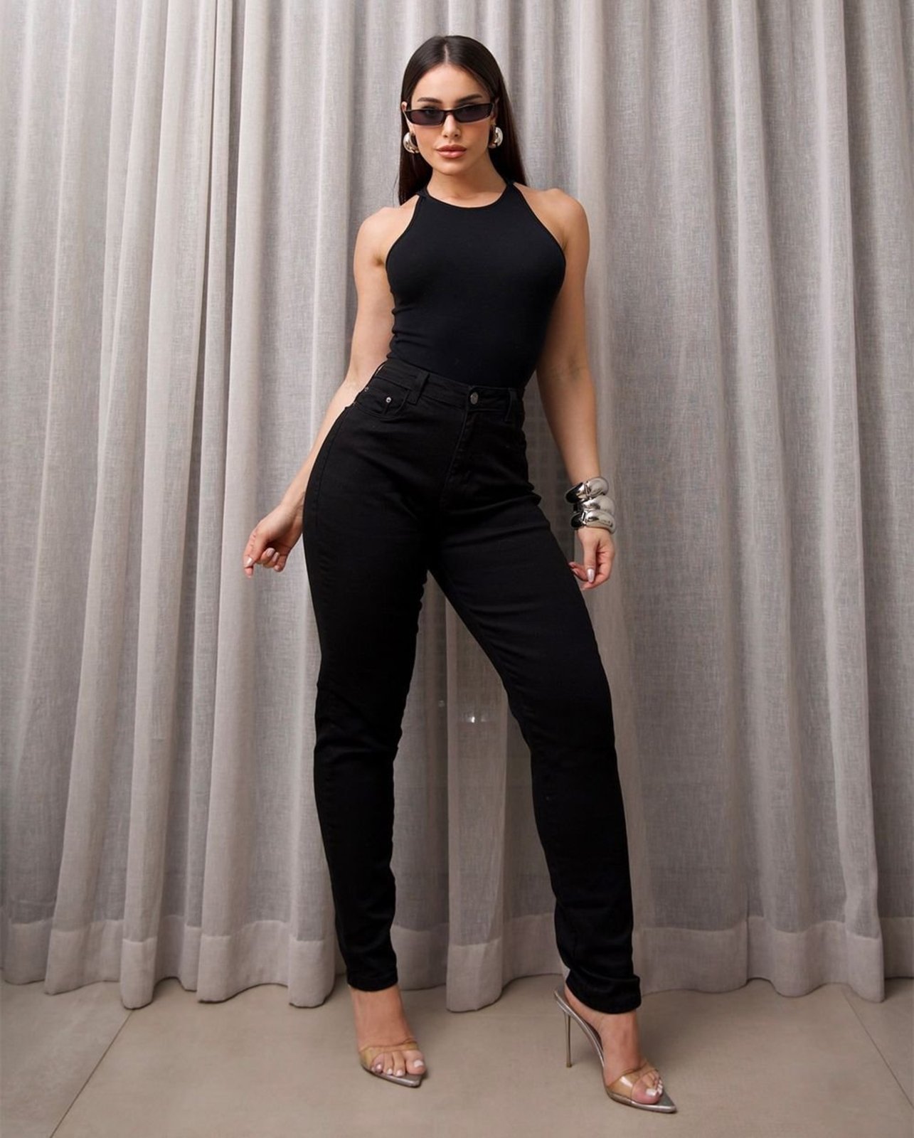 Calça Jeans Mom Feminina Cintura Alta Básica com Elastano 00201 Preto Consciência