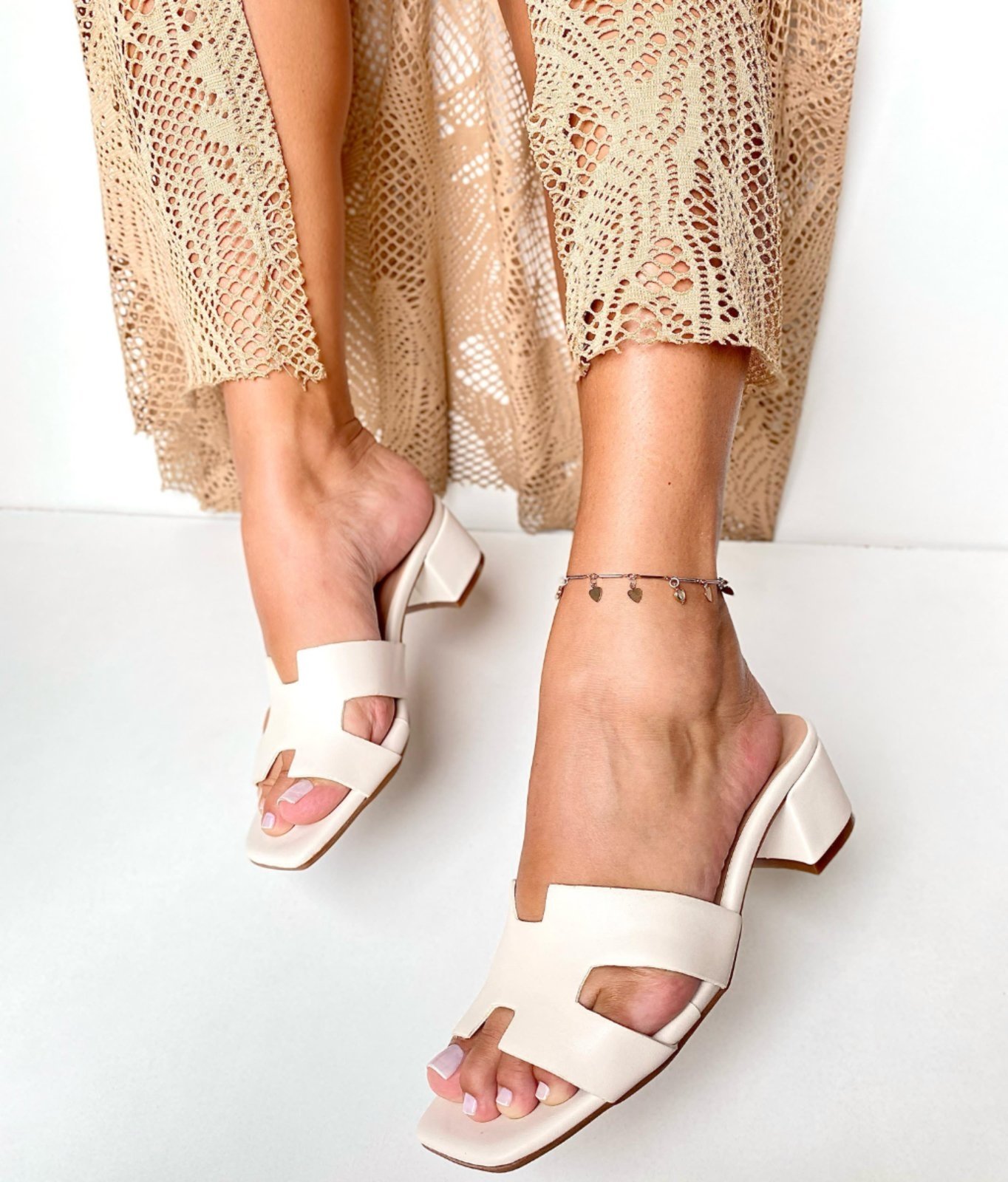 Vista 2 Sandália Delazari Salto Bloco Off White off-white white Delazari off-white white