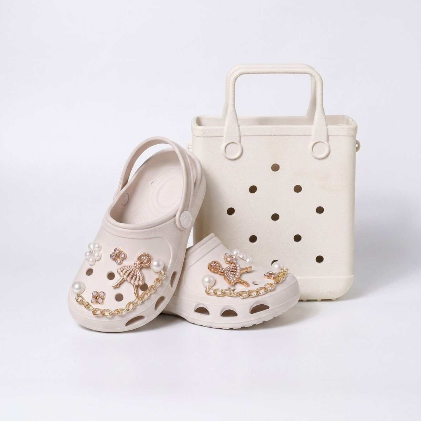 Infantil - Kit Sandália babuche com pins botons + bolsa emborrachada super resistente, com botons para personalizar cor branco marfim