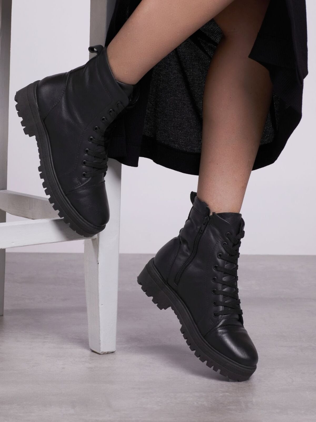 Bota Botinha Coturno Feminina em Couro Confortável e Macio Versátil e Moderna Festas e Dia a Dia Dia das Mães