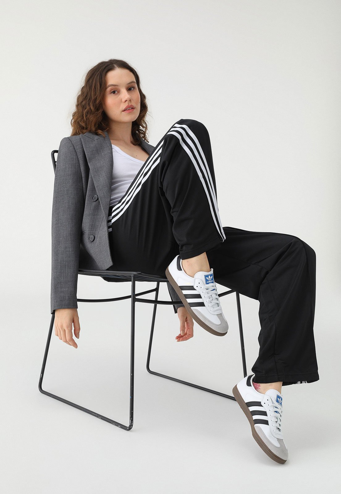 Calça adidas Originals Reta Fenda Lateral Preta