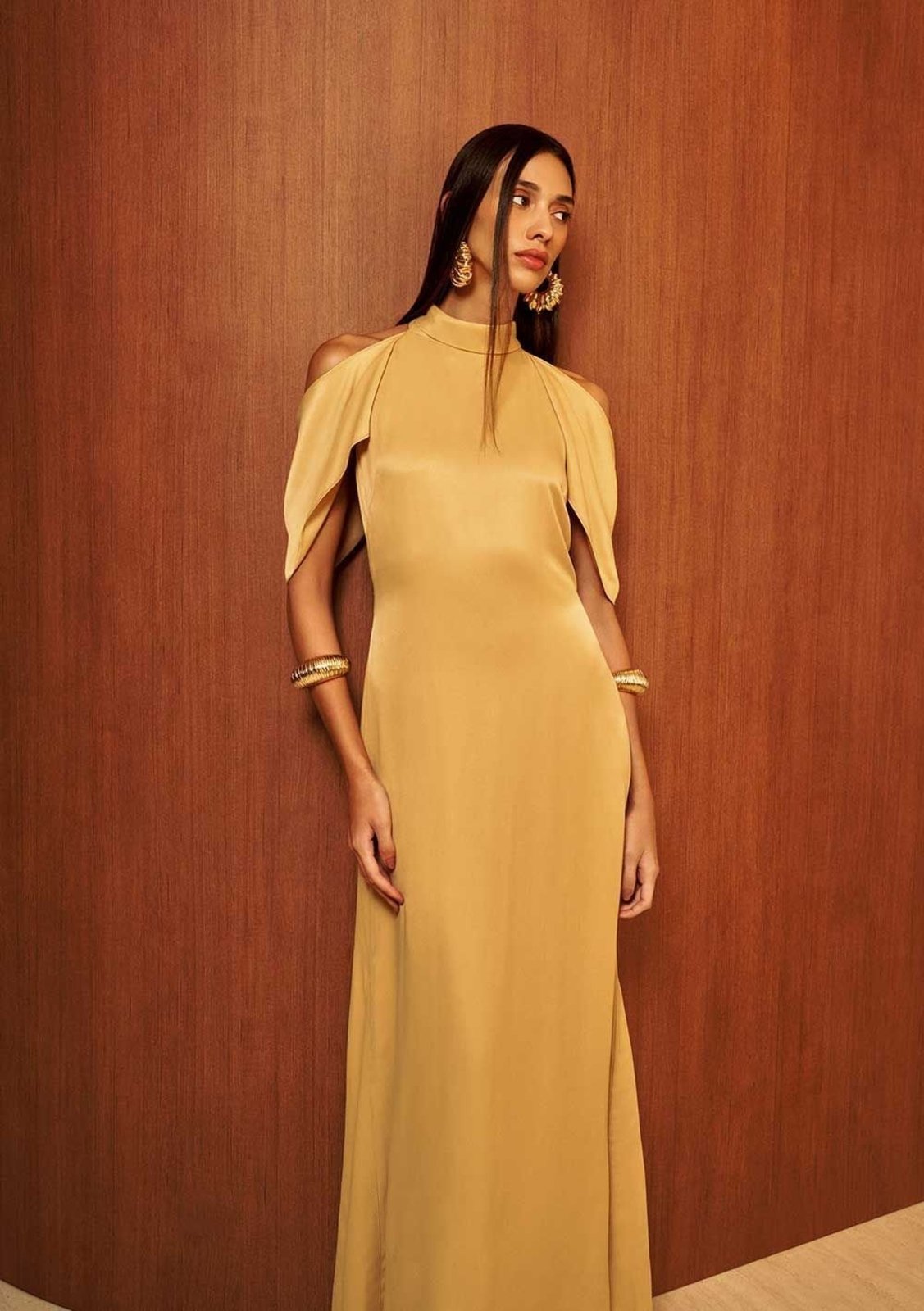 Vestido Iódice Solto Gola Alta Manga Curta Longo - Bege