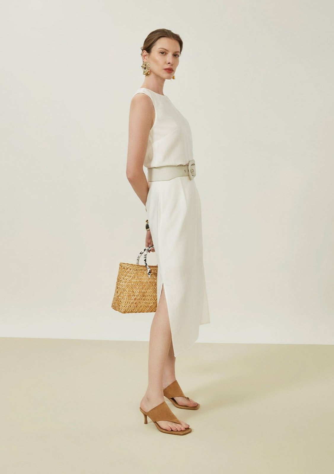 Saia Maria Valentina Evasê Alta Curta Off-white