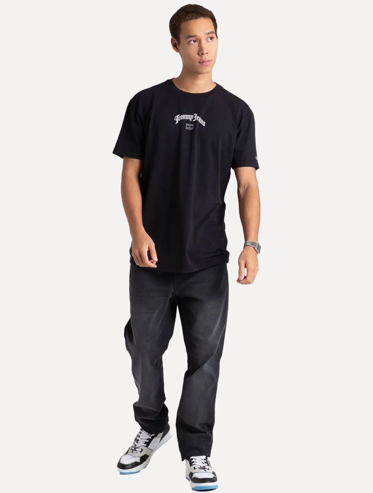 Vista 3 Camiseta Tommy Jeans Masculina Regular Grunge Arch Preta preto Tommy Jeans preto