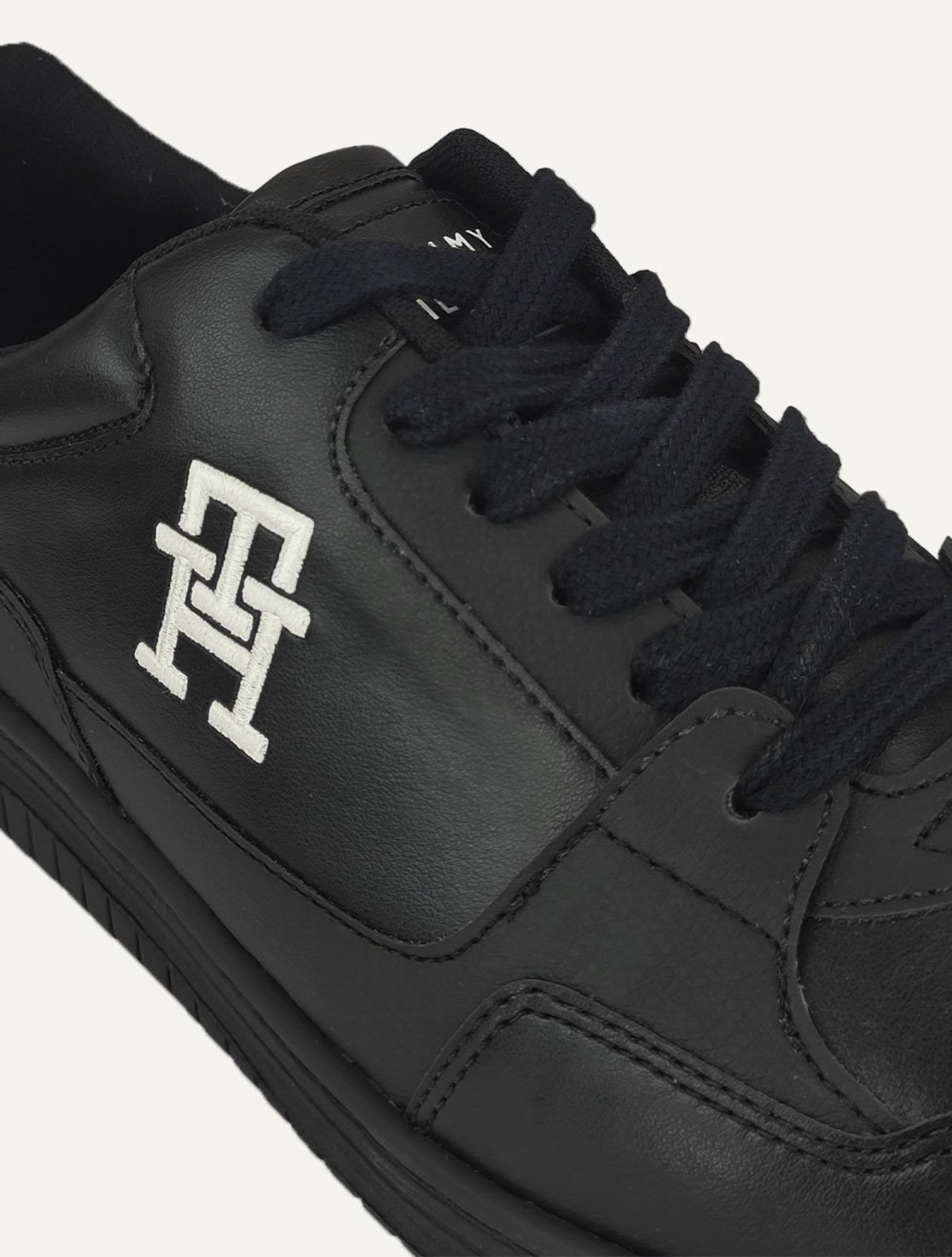 Vista 3 Tênis Tommy Hilfiger Masculino Couro Basket 2C Mix Suede preto Tommy Hilfiger preto