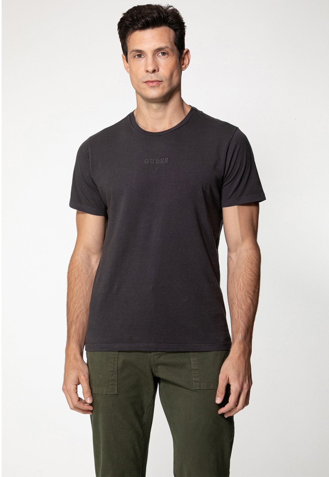 Camiseta Guess Bordado Pq Centro Cinza Escuro