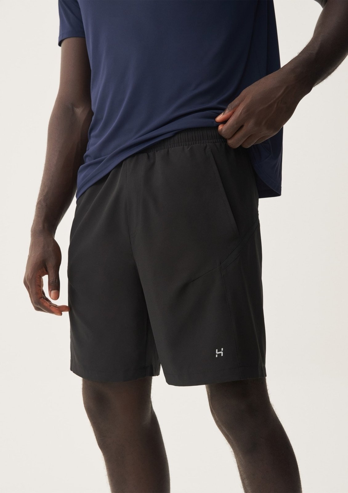 Vista 3 Bermuda Esportiva Masculina Com Recorte Hering HERING SPORTS preto HERING SPORTS preto