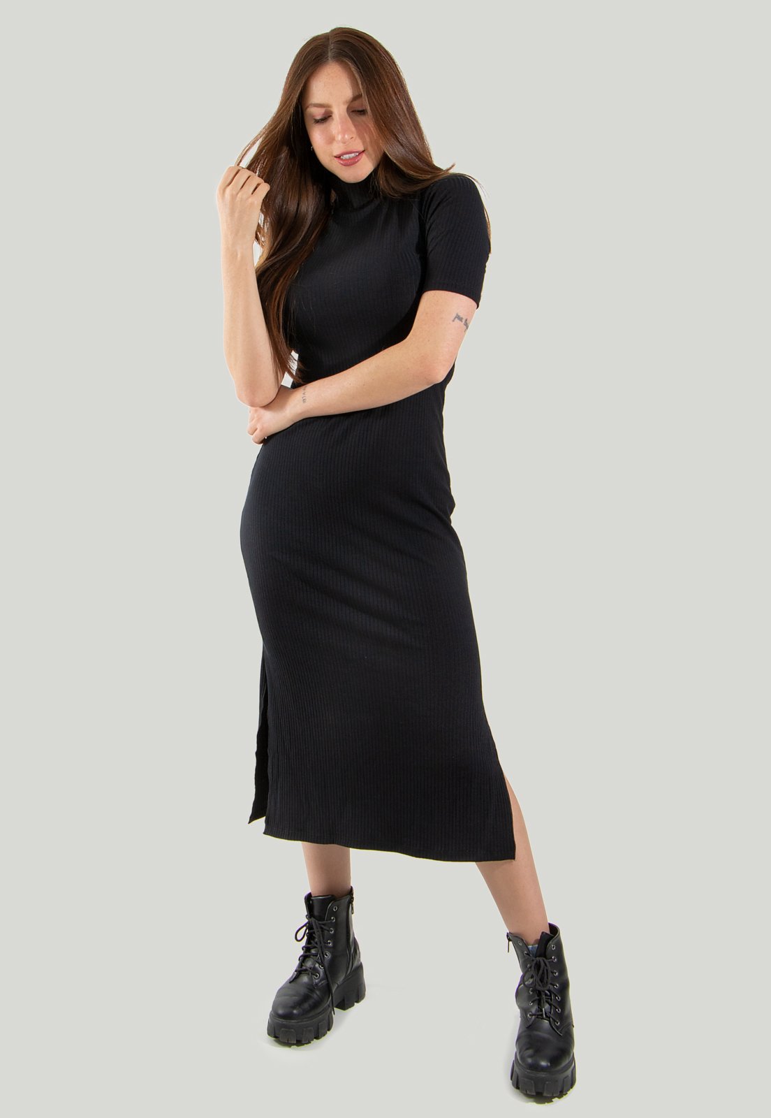 Vestido Midi Diluxo Gola Alta Canelada Preto