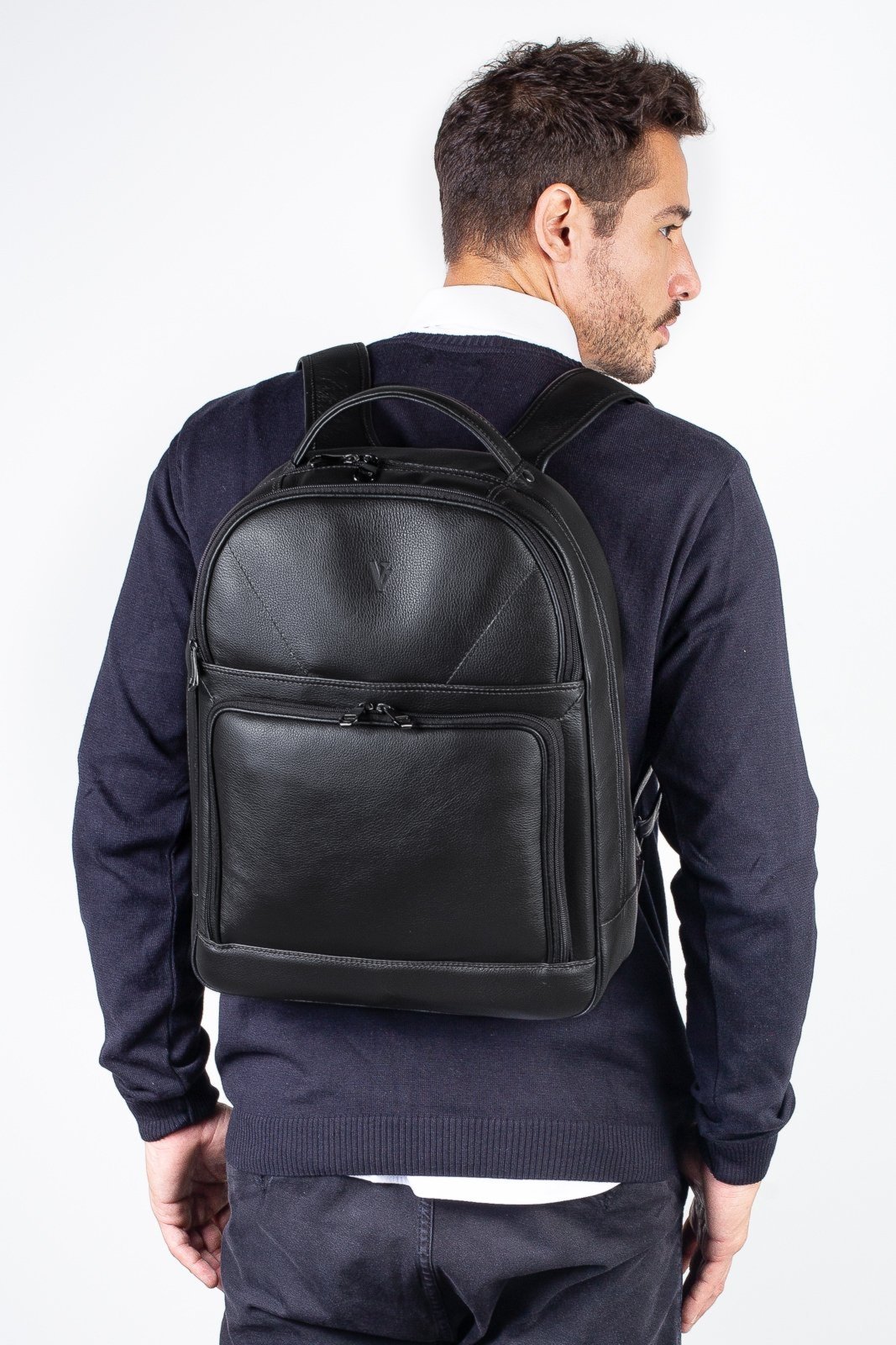 Vista 2 Mochila de couro masculina para notebook Vicente Vira Vento caramelo Vira Vento caramelo