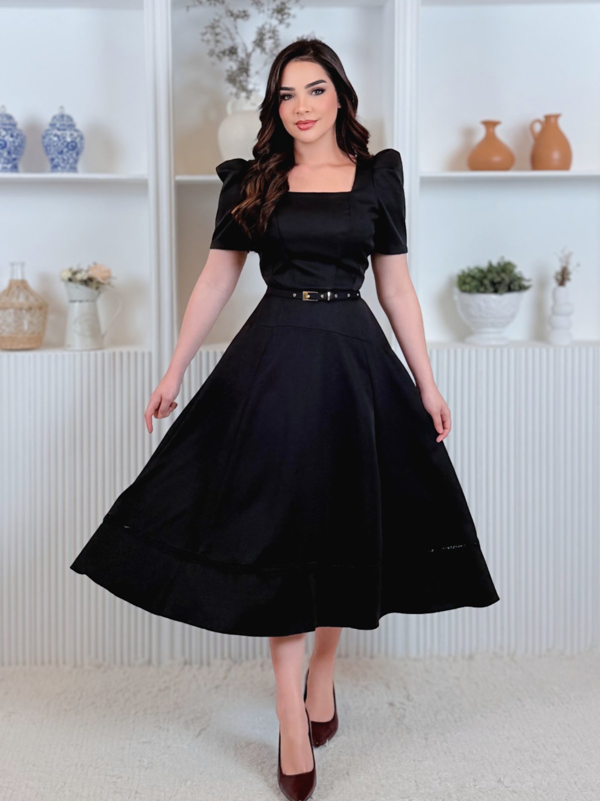 Vestido Alfaiataria Social de Festa Decote Quadrado Manga Curta Renda Guipir Preto