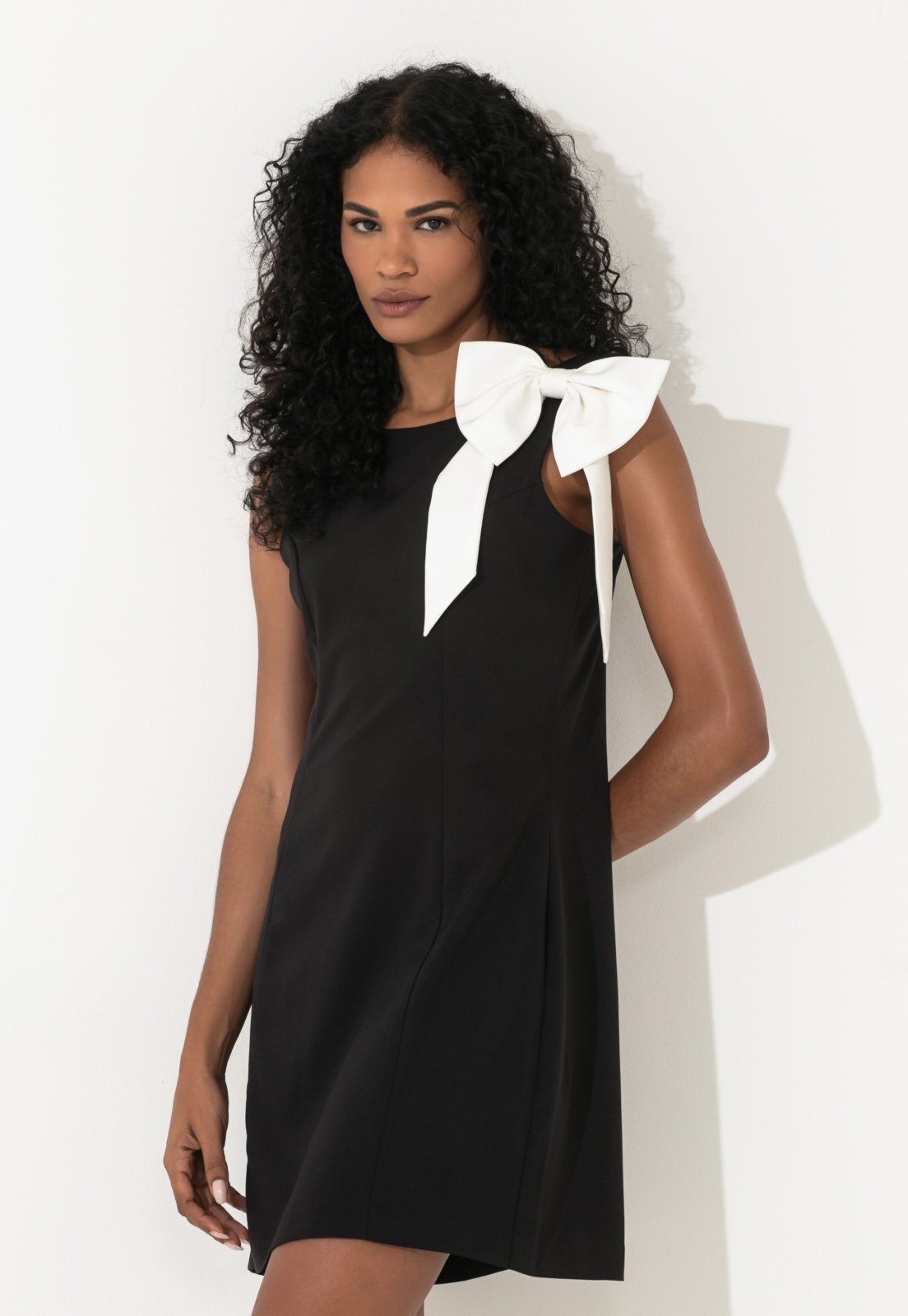Vista 3 Vestido Traymon Curto Laço Preto / Off White preto white Traymon preto white