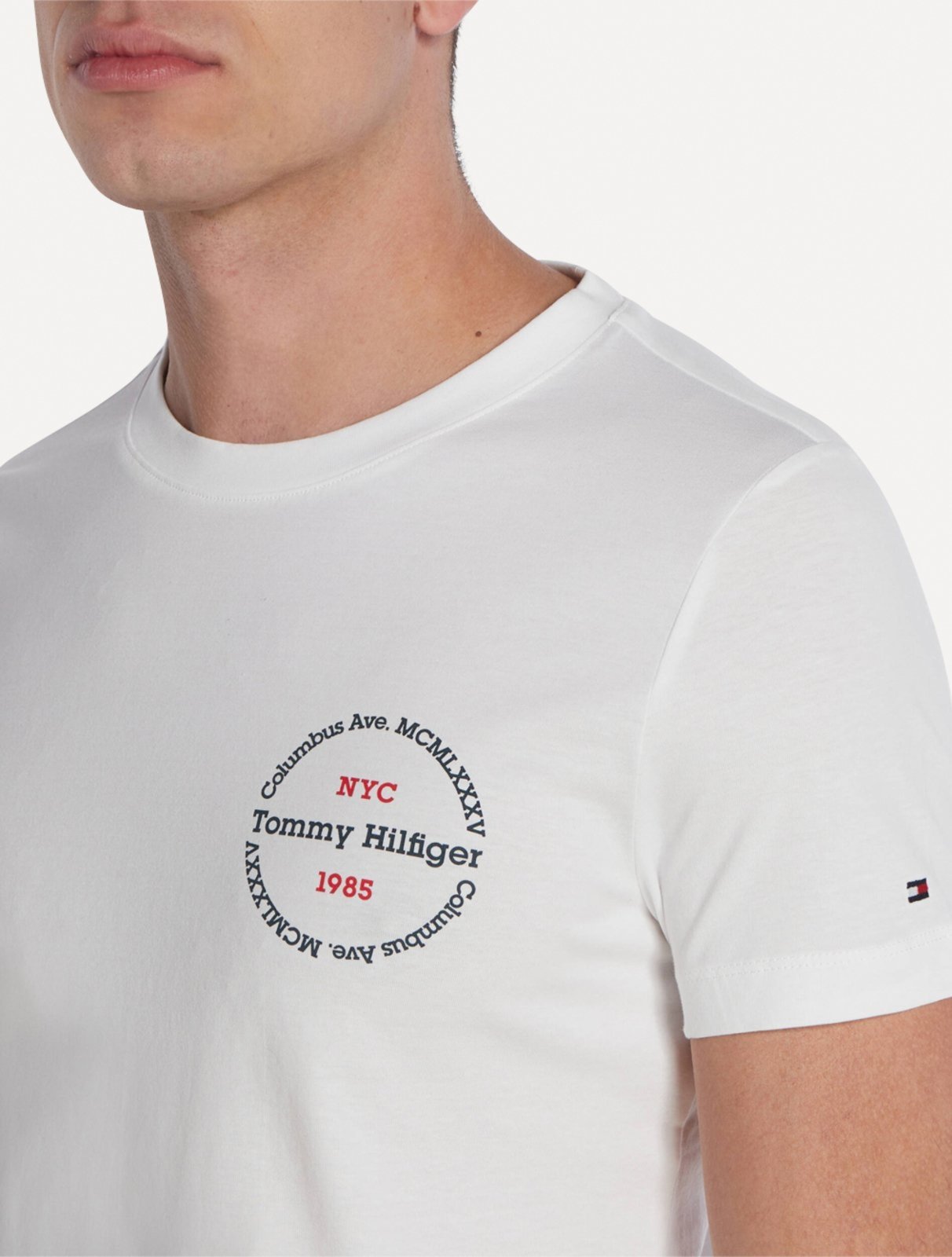 Vista 3 Camiseta Tommy Hilfiger Masculina Columbus Roundle Logo Branca branco Tommy Hilfiger branco
