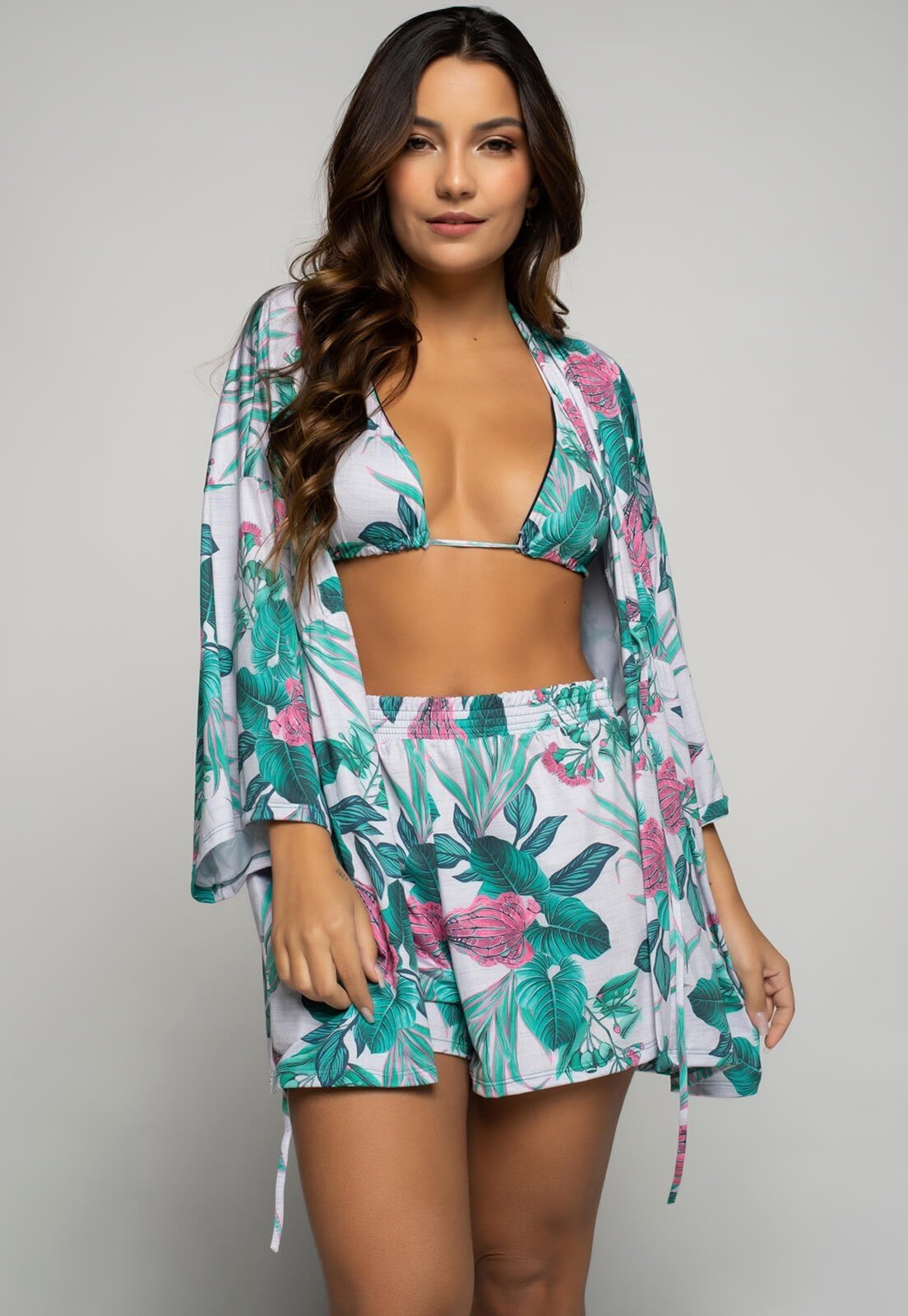 Combo Vicbela Biquini Cortininha Calcinha Comum Estampado + Short Curto Estampado Feminino + Saída de Praia Kimono Manga Longa Proteção UV 50+ Moda Praia Feminina