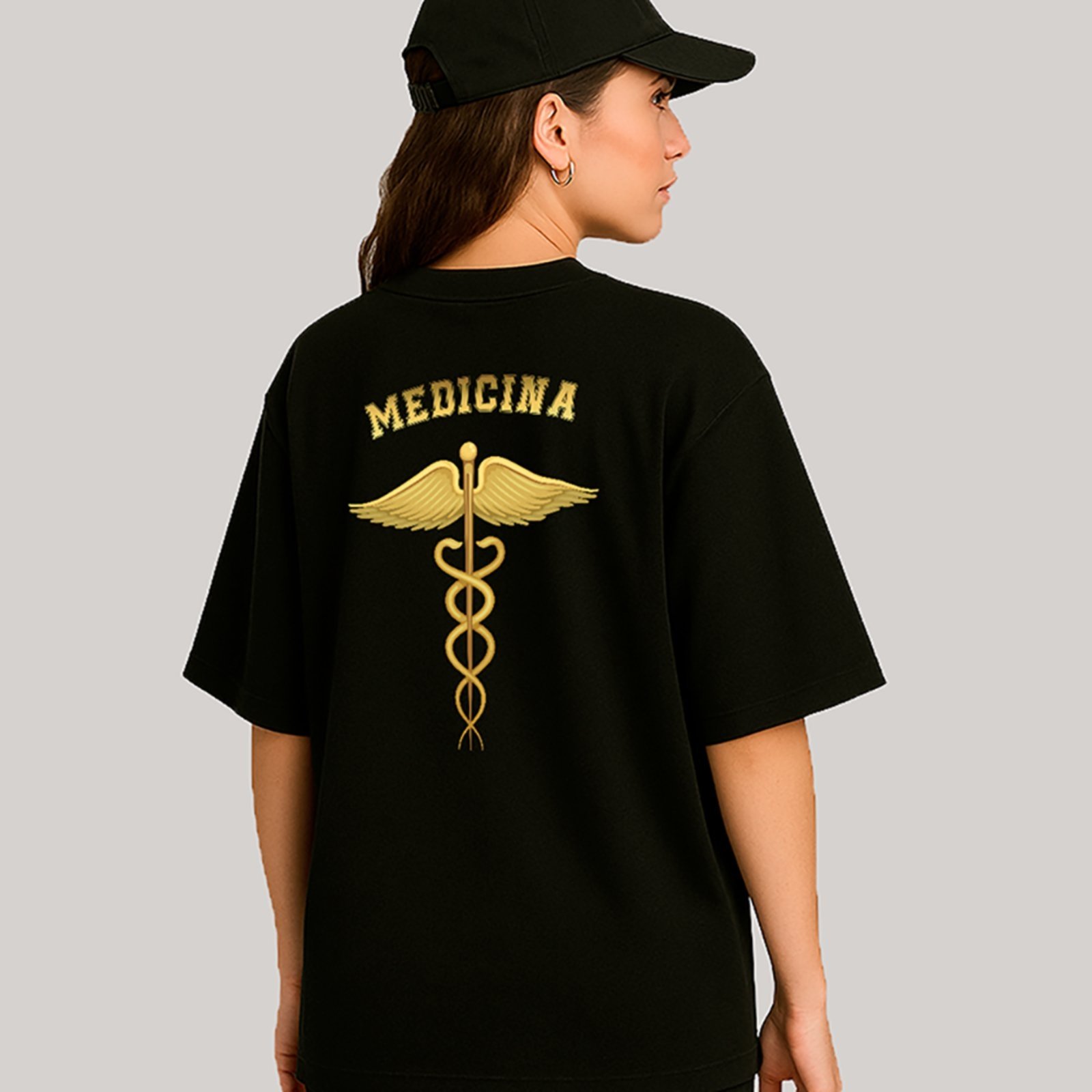Camiseta Ousy Unissex Profissão Medicina Símbolo Caduceu Dourado Oversized Preto