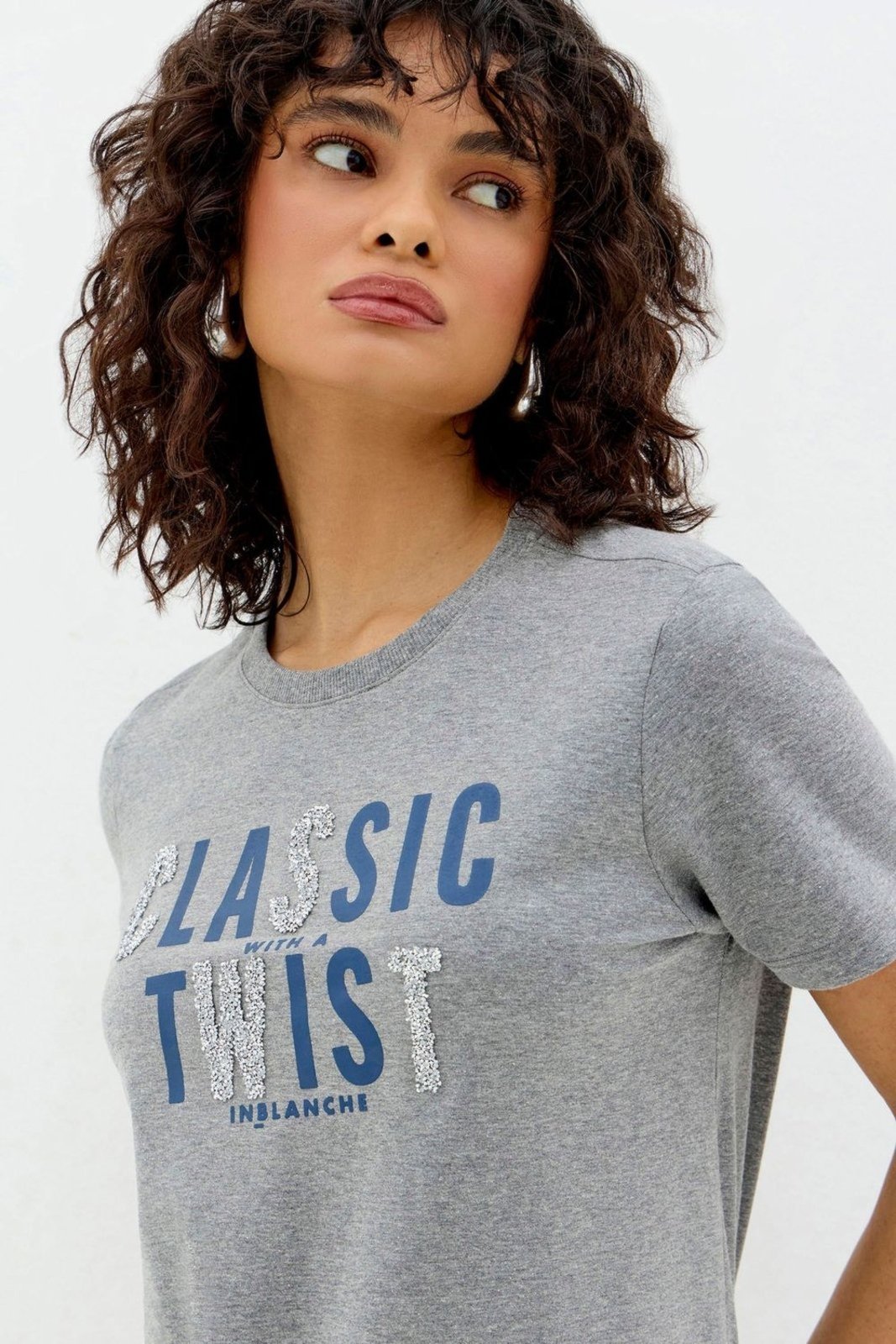 Vista 3 T-Shirt Classic Twist Feminina Inblanche cinza Inblanche cinza