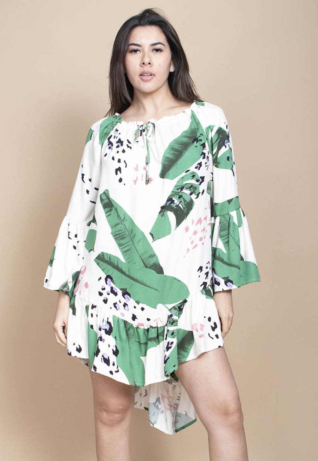 Vista 2 Vestido Curto Cabanafree Viscose Com Babados Estampa Folhagem Poética estampado/preto/verde Cabanafree estampado/preto/verde